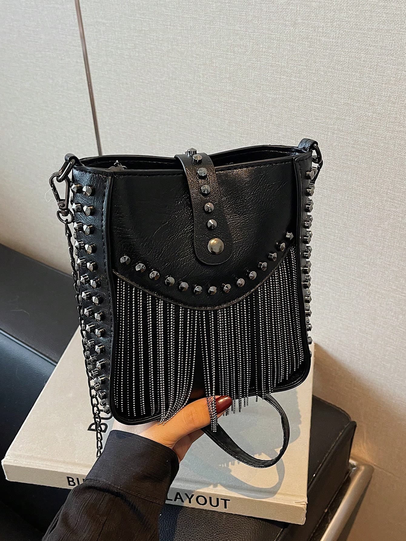 1pc PU European And American Style Tasseled Bag, New Fashion Versatile Heavy Duty Rivet Chain Crossbody Phone Bag, High Quality Retro Sexy Lady Shoulder Bucket Bag, Suitable For Women's Daily Outing And Commuting, Y2k Bag, Bohemia Style Bag For Women, 2000s Fashion Style Bag For Women, Vintage
