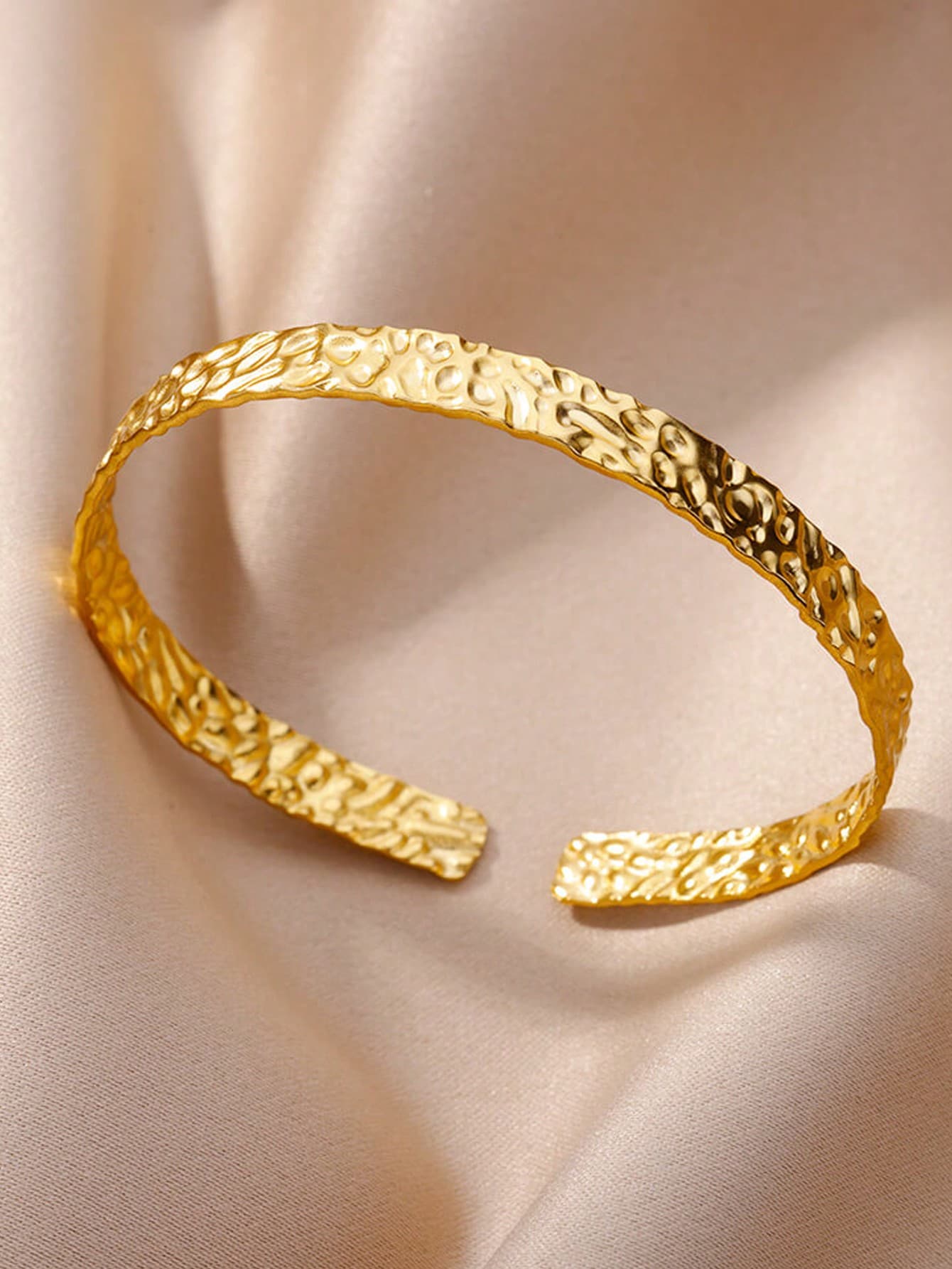 1pc Women Textured Open Cuff Bracelet, Adjustable High-End Simple & Fashionable Jewelry