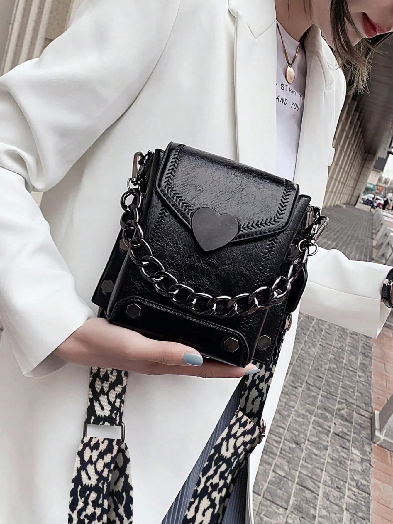Fashionable New Unique Versatile Casual Cool Small Square Bag With Thick Chain, Heart Decor, Wide Adjustable Strap, Suitable For Dating, Shopping, Commuting, Women Shoulder/Crossbody Bag, Phone Bag