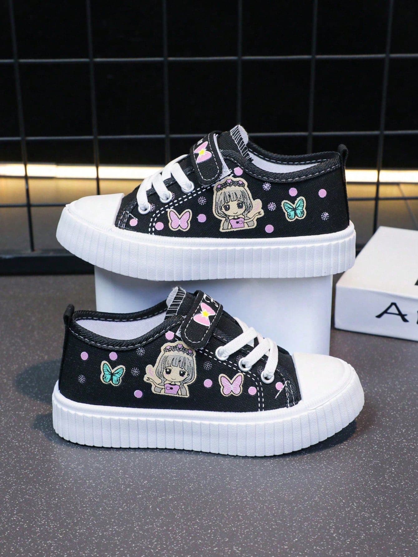 New Girls' Cartoon Pattern Low-Top Skate Shoes, Fashionable Children's Campus Sports Shoes, Big Kids Hook And Loop Comfortable Running Shoes, Spring/Summer, Butterfly, Heart, Valentine's Day