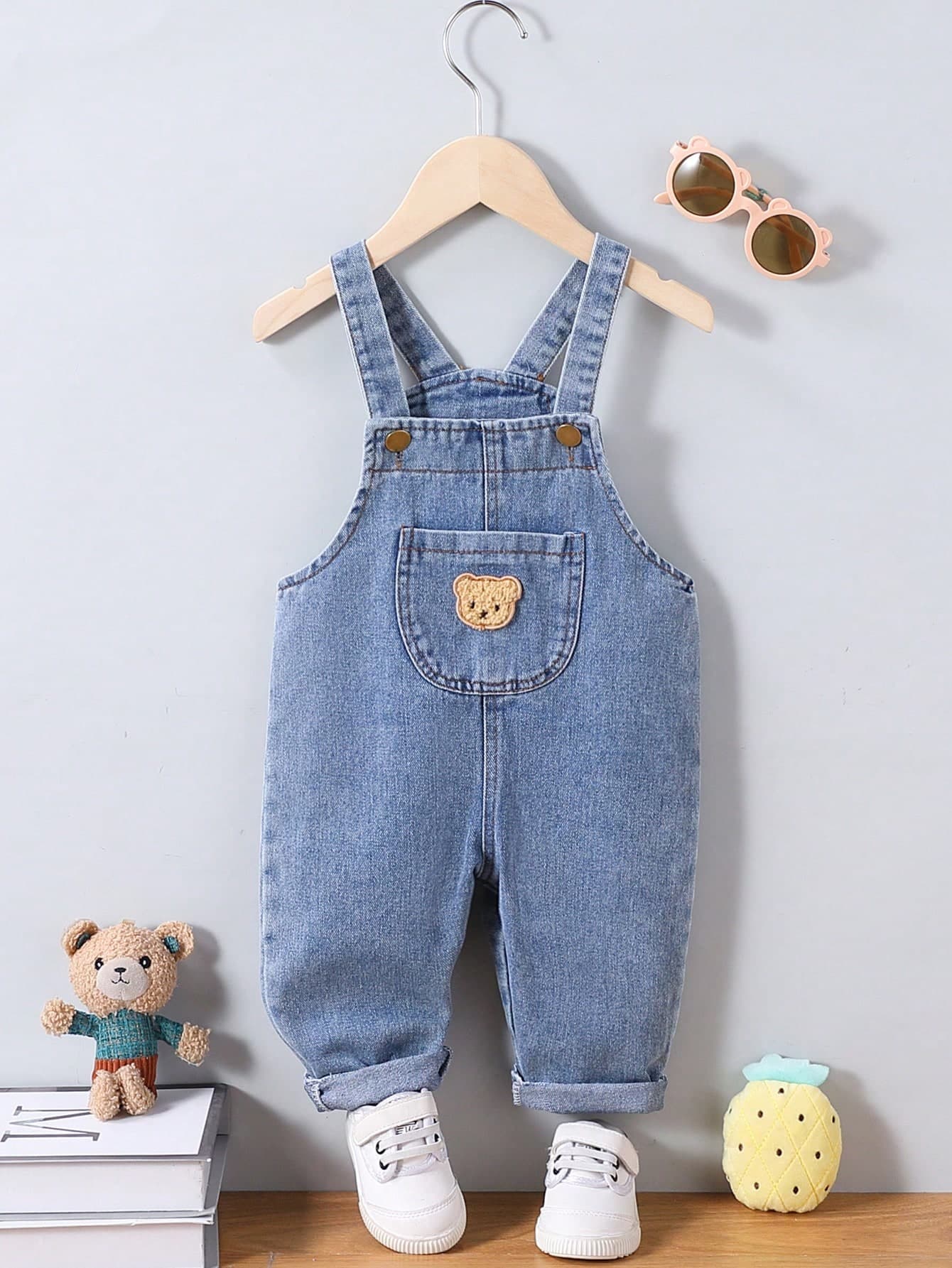 Baby Boy Plain Denim Bib Overalls With Pockets, Baby Boys' Comfortable Denim Cargo Pants With Bear Patch, Ideal For Outdoor Activities
