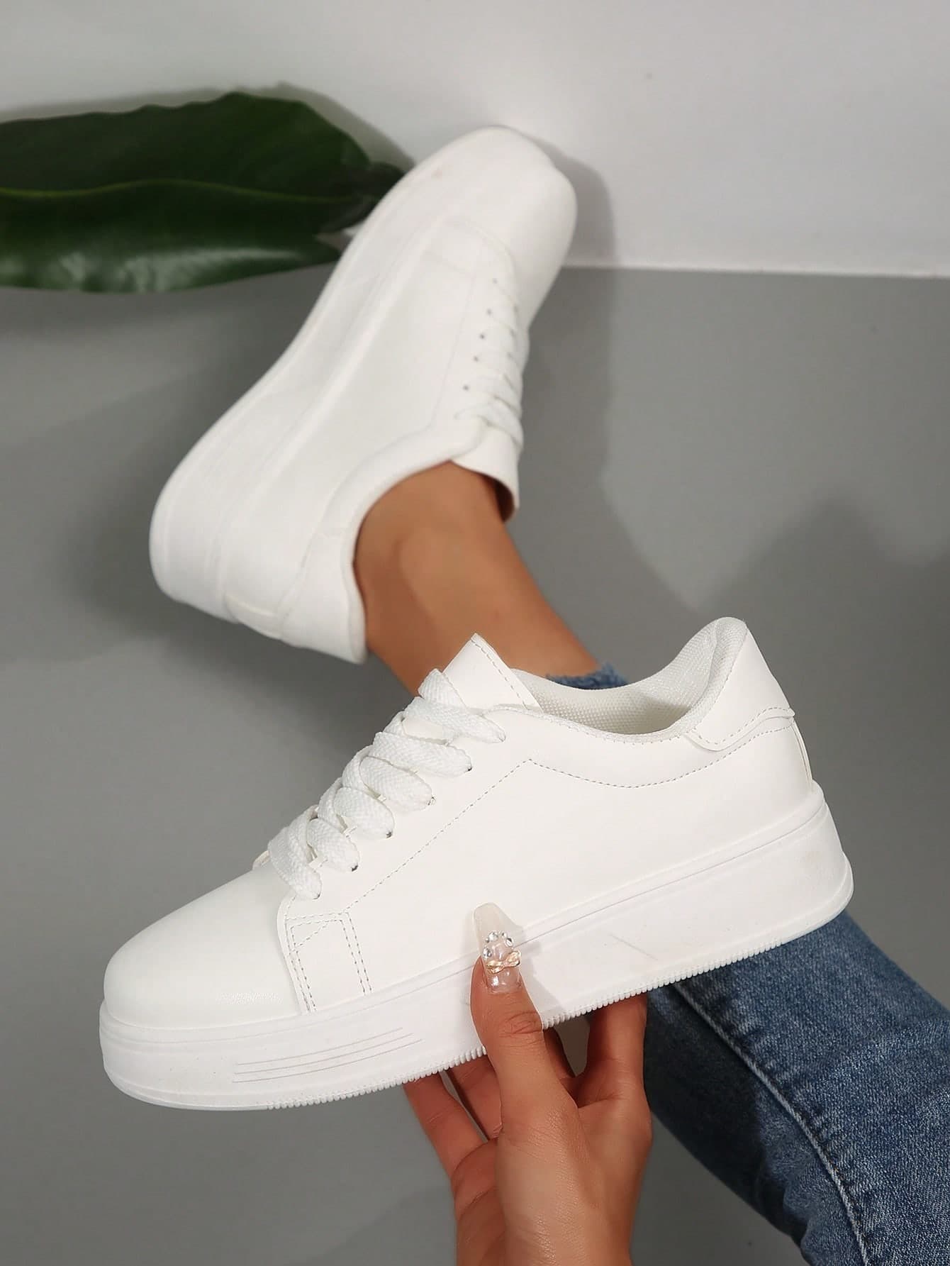 2025 Spring New Women's White Thick Sole Skateboard Shoes Fashion Versatile Breathable Sports Shoes Casual Shoes Ins Style PU Synthetic Leather
