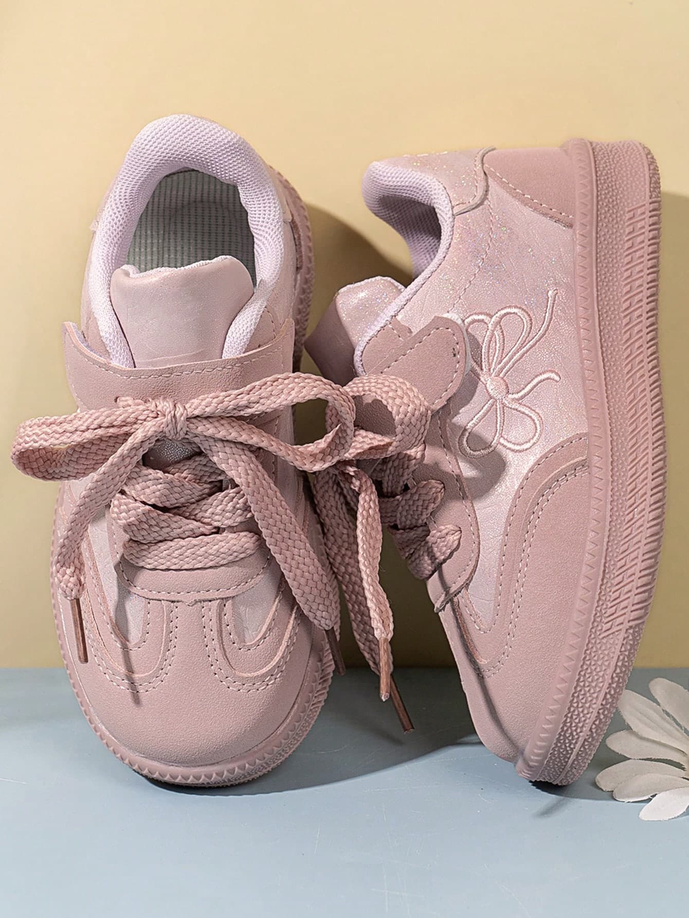 New Embroidered Bow Princess Style Kids' Sports Shoes, Girls' Parent-Child Training Shoes, Suitable For All Seasons And Outdoor Activities