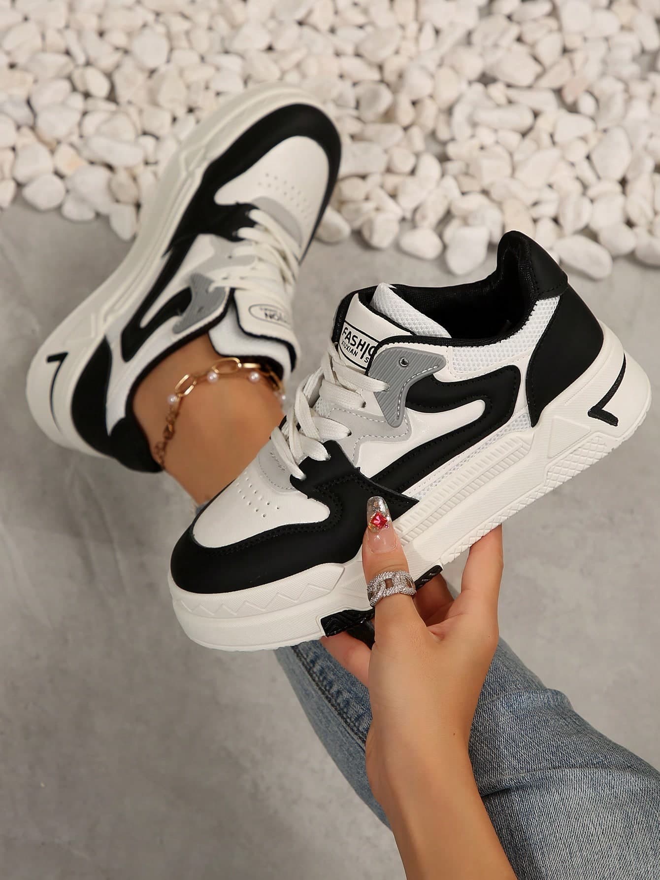 2026 Spring New Women's Black & White Student Shoes Skateboard Shoes Fashion Versatile Breathable Sports Shoes Casual Shoes INS Style PU Synthetic Leather