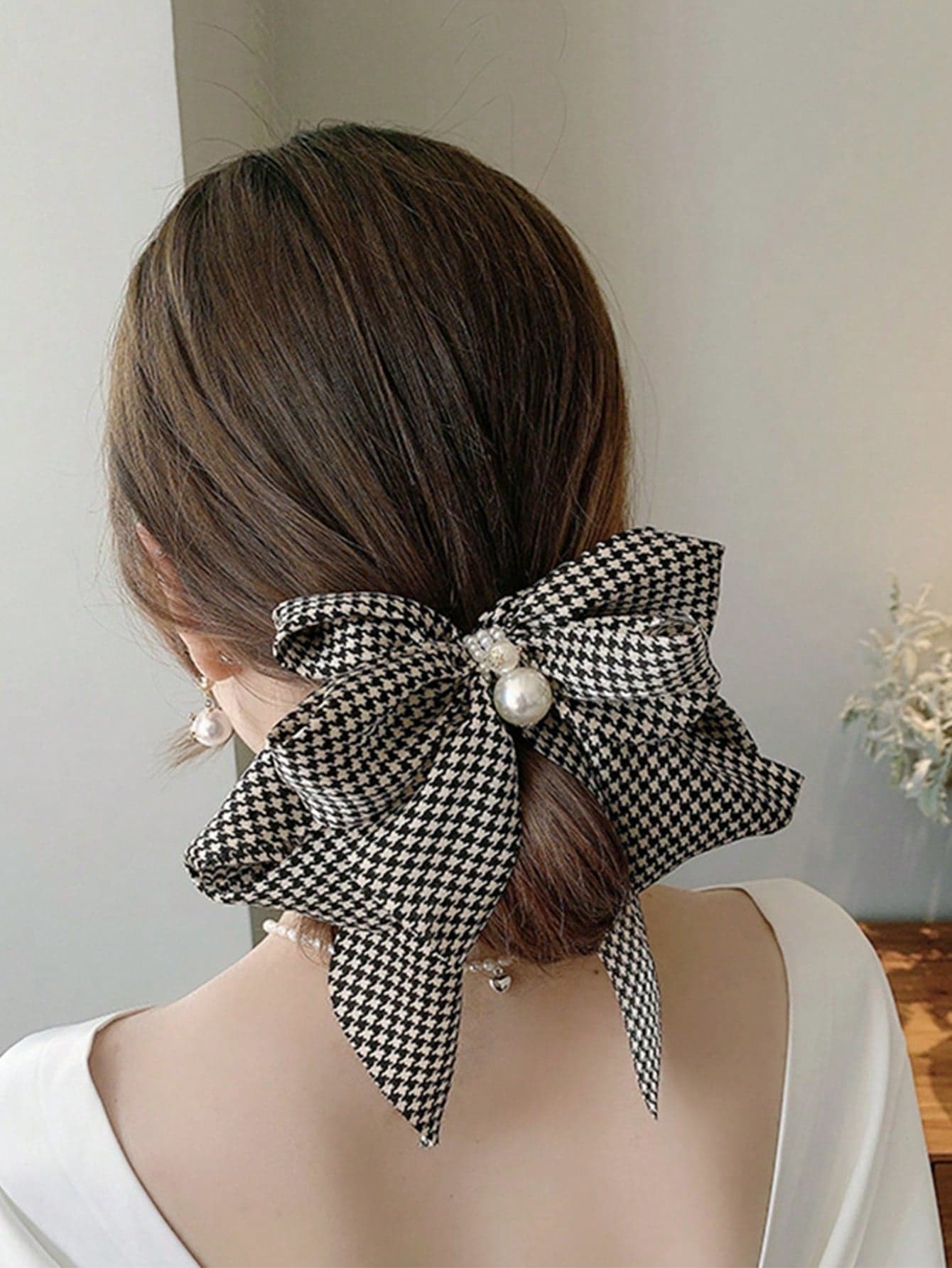FRIFUL 1 Pc Women Houndstooth Faux Pearl Bow Spring Clip, Suitable For Date, Holiday, And Everyday Wear Hair Clips Claw Clips Hair Claws Hair Slide Hair Barrettes, School Stuff, Elegant, College, Faux Pearl Hair Accessories, Bows, Cute