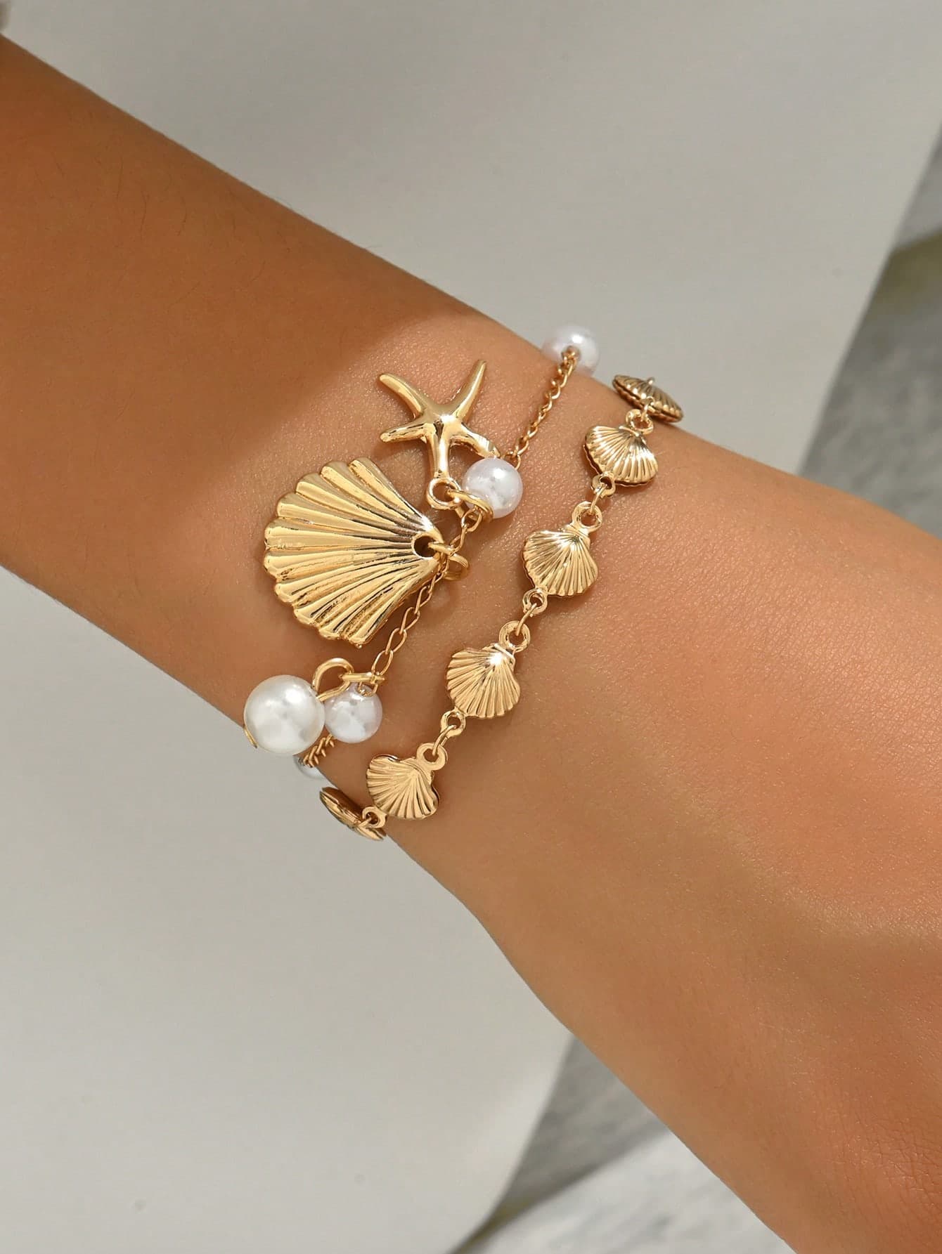 2pcs/Set Beach Vacation Style Metal Alloy Shell, Starfish & Faux Pearl Pendant Bracelet Set, Handmade Versatile Jewelry Suitable For Women's Daily, Beach, Date, Party & Music Festival Wear. The Handmade Chain Length Can Be Customized.
