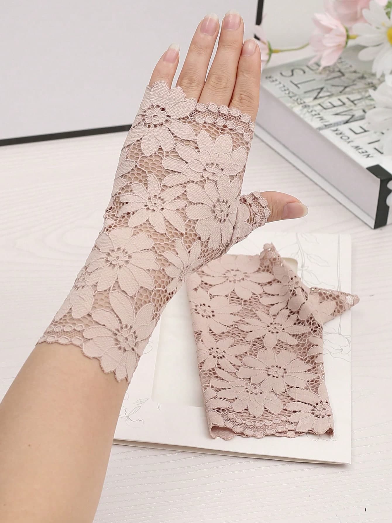 Zhenyanyouyun 1 Pair Women Lace Half Finger Gloves, Short Fingerless Sun Protection Gloves For Driving, Summer Lightweight Style Summer