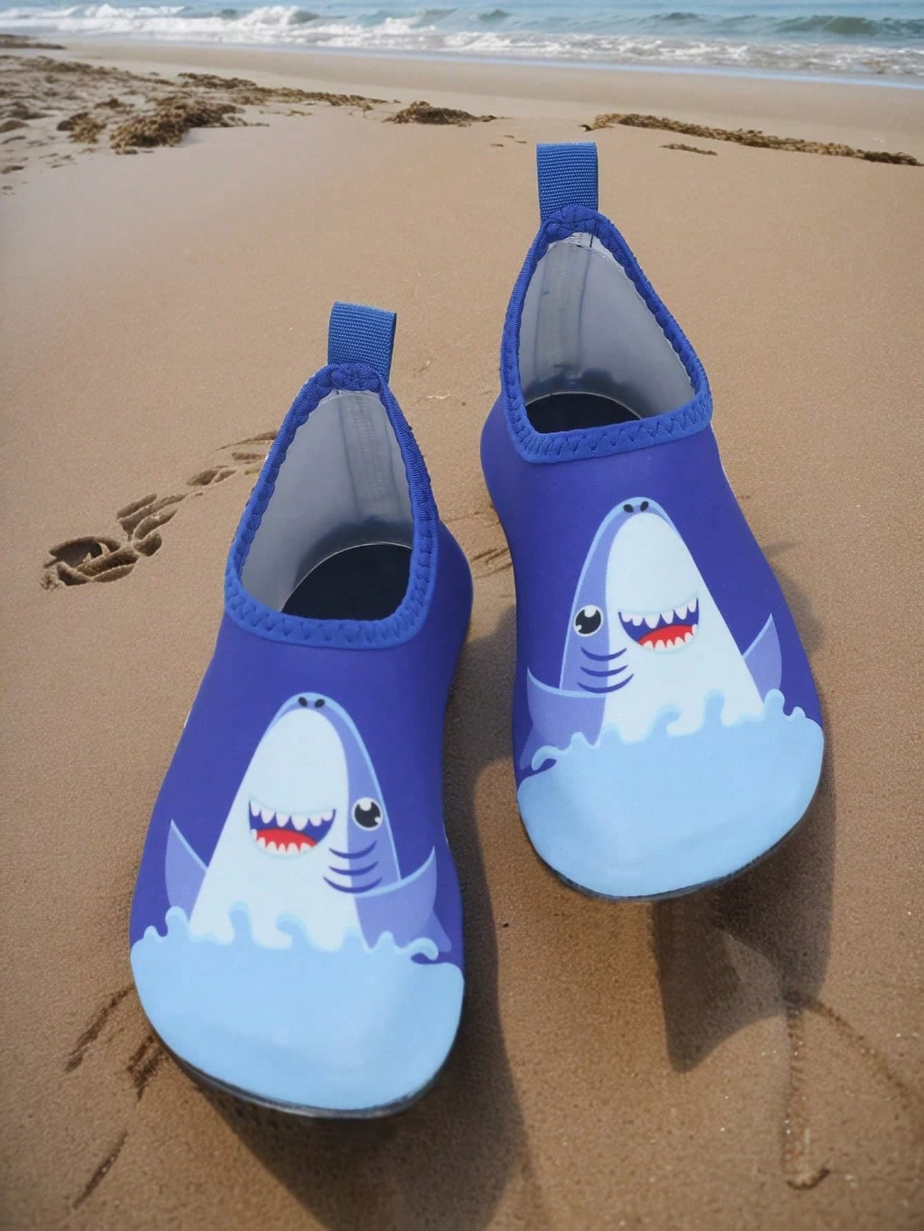 1 Pair Boys' Blue Shark Pattern Water Shoes, Ultra-Light, Non-Slip, Anti-Cut, Suitable For Beach, Water Park And Lawn Adventure, Quick-Drying 1 Pair Boys' Black Dinosaur Rubber Non-Slip Water Shoes, Suitable For Beach Wear, Soft Bottom Breathable Barefoot Shoes And Toddler Walking Shoes Non-Slip, Comfortable, Breathable Cartoon Animal Pattern Cute Girls' Yoga Shoes, Dance Shoes