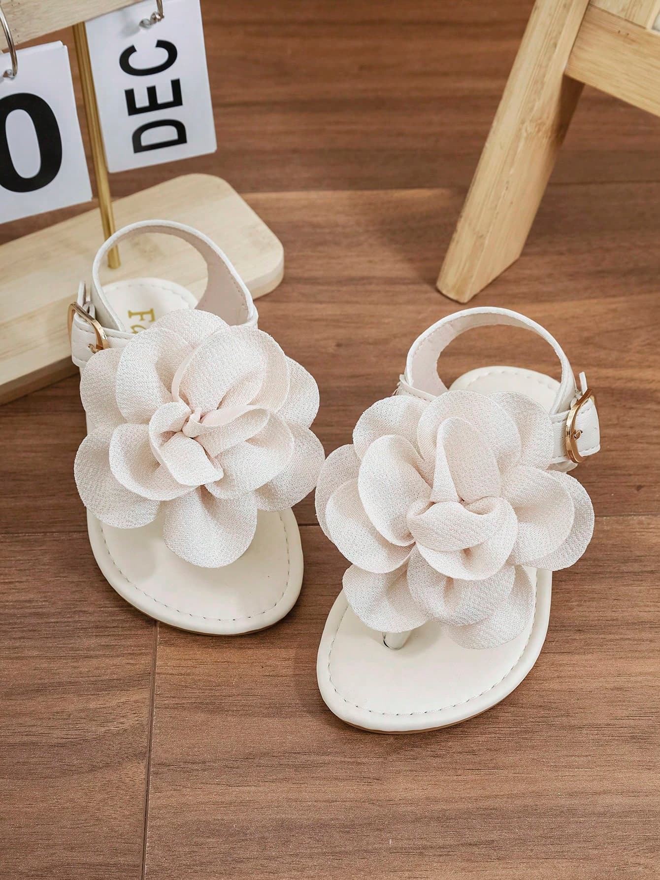 New Fashion Big Floral Flat Flip Flops, Suitable For Toddlers/Little Girls, Perfect For Beach And Home Wear