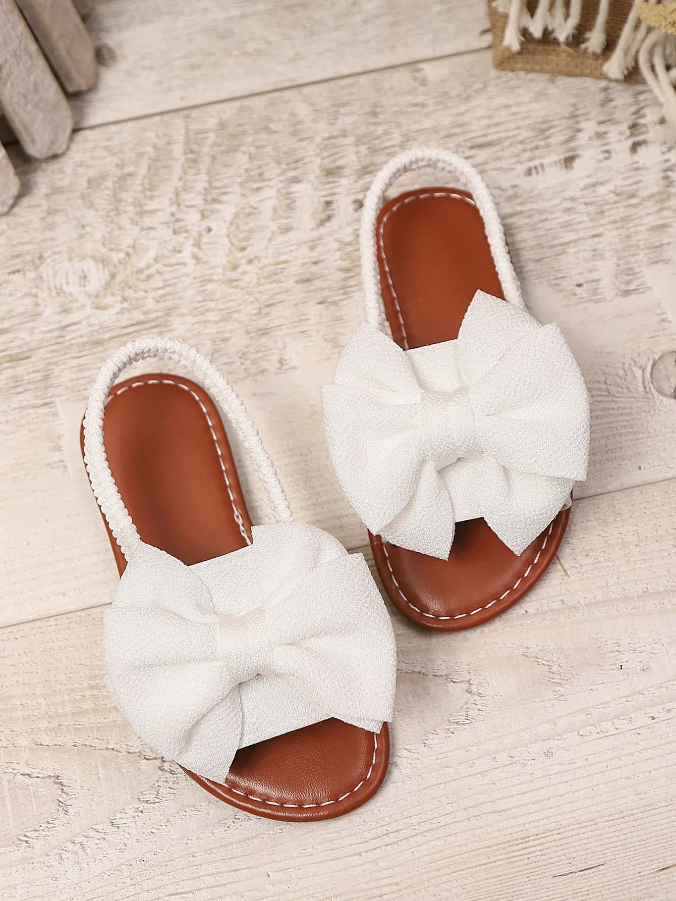 1 Pair White Plus Size Girls' Flat Sandals, Solid Color Mesh Big Bow Decor Adjustable Strap Peep Toe Non-Slip Lightweight Sole Fashion Cute Roman Sandals, Suitable For 3-15 Years Old Boys & Girls Daily, Party, Travel, Spring/Summer 2025