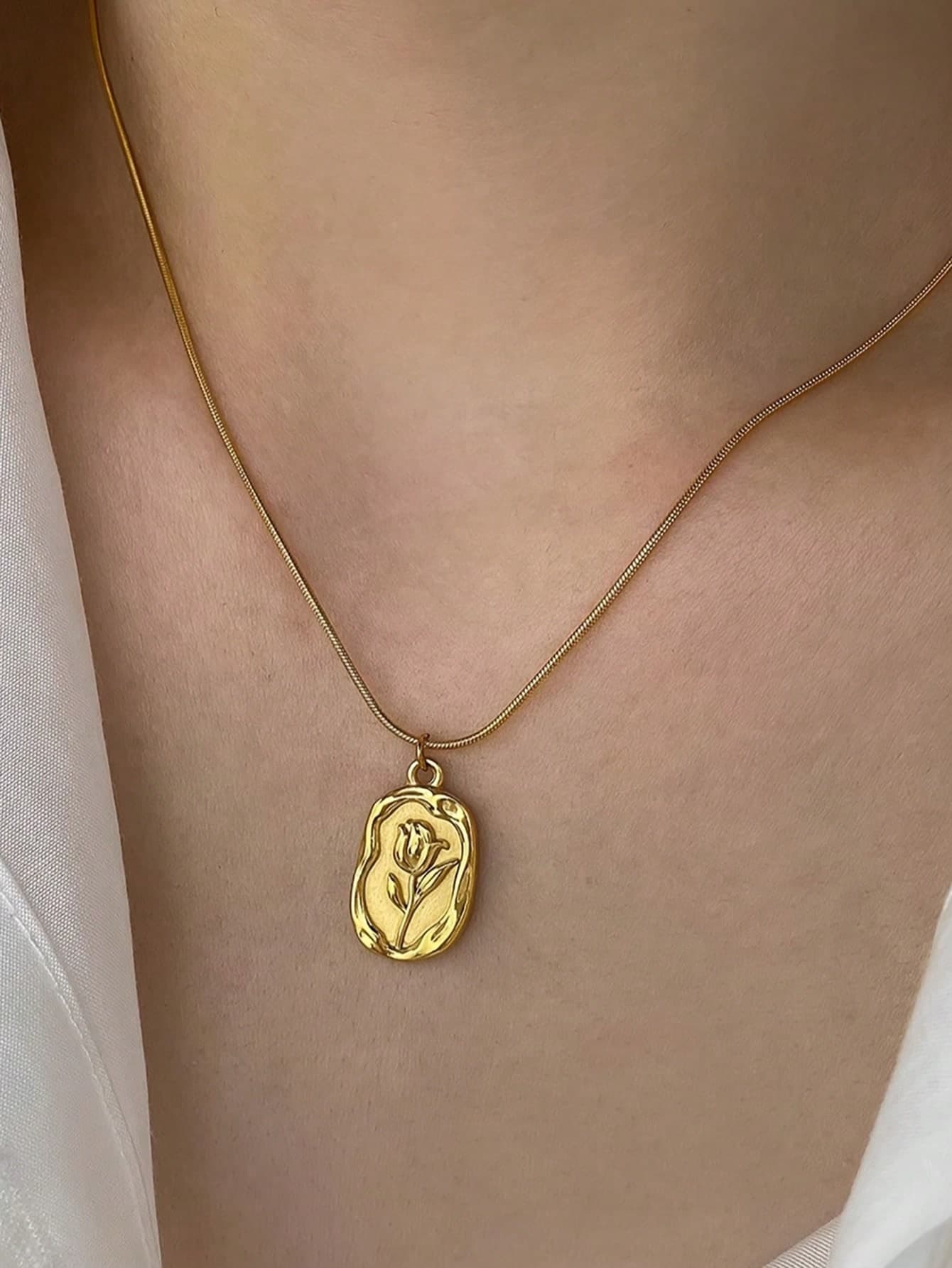 1pc 18K Gold Plated Stainless Steel Rose Flower Pendant Necklace, Vintage Elegant Round Snake Chain, Long-Lasting Color, Hypoallergenic, Suitable For Women Daily Wear, Great Gift For Valentine's Day, Christmas, Mother's Day,Mom,Mother,Mother's Day,Gift