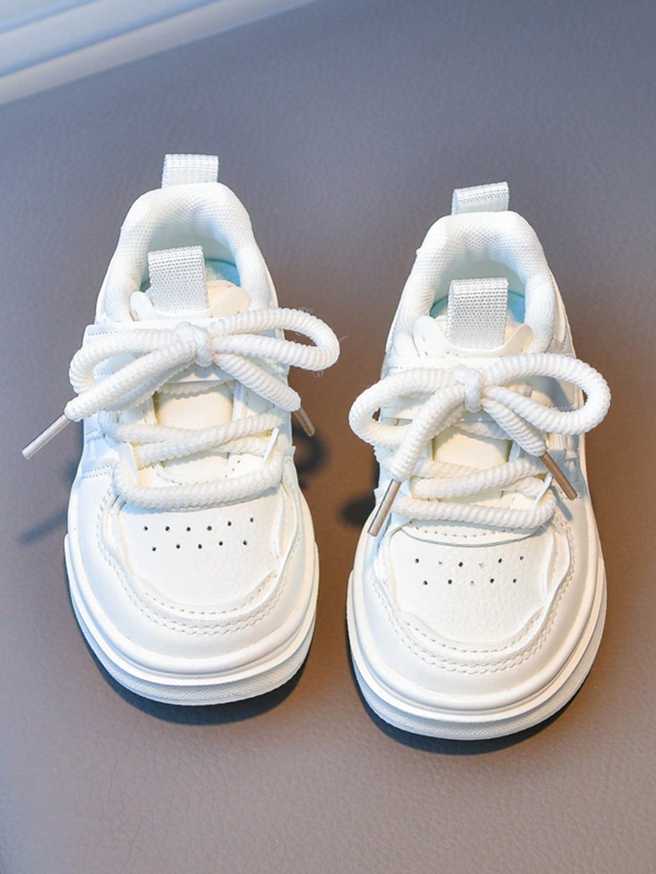 1 Pair Of Children's Casual Sports Shoes, Suitable For Daily Travel To School, Low Cut, Boys' Sneakers, Anti Slip, Wear-Resistant, Fashionable Multifunctional Board 2025 Fashionable New Style Suitable For All Seasons