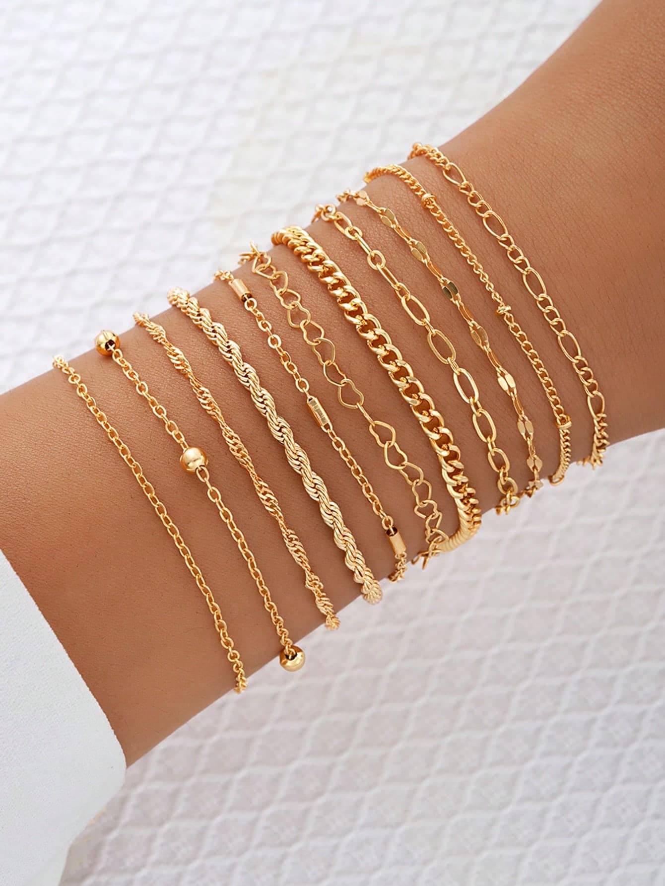 11pcs/Set Creative Versatile Gold Color Bracelets, Minimalist Heart Charm Bracelet Set For Women, Suitable For Parties, Gifts, Parties, Commute, Street Photography, Travel, Dates
