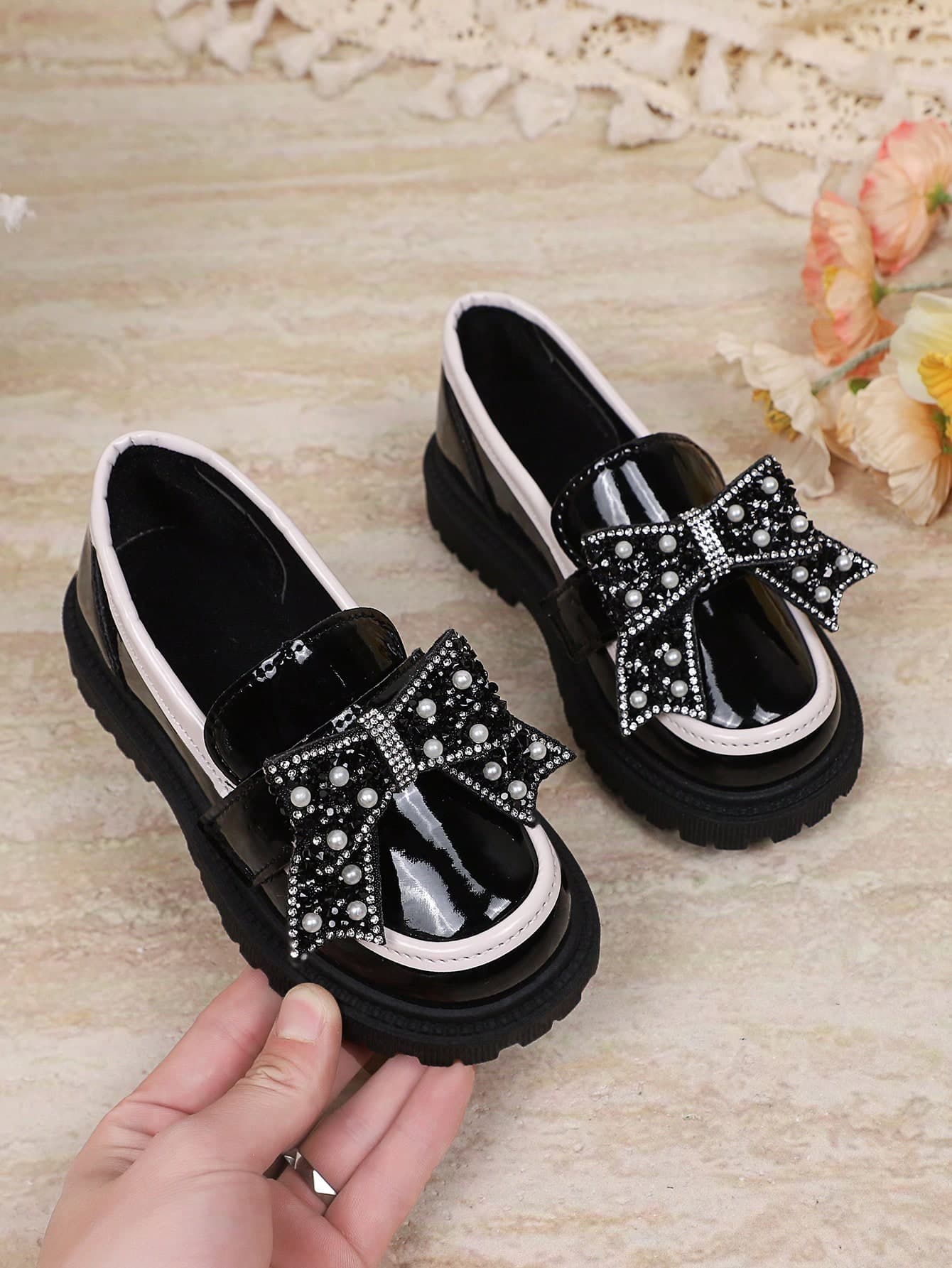 1 Pair New Fashion Cute Bowknot PU Pearl Hook & Loop Non-Slip Durable Girls Shoes, Comfortable Versatile Design Suitable For Outdoor, Daily, Party, School Wear In Spring And Autumn, Mary Jane Loafers