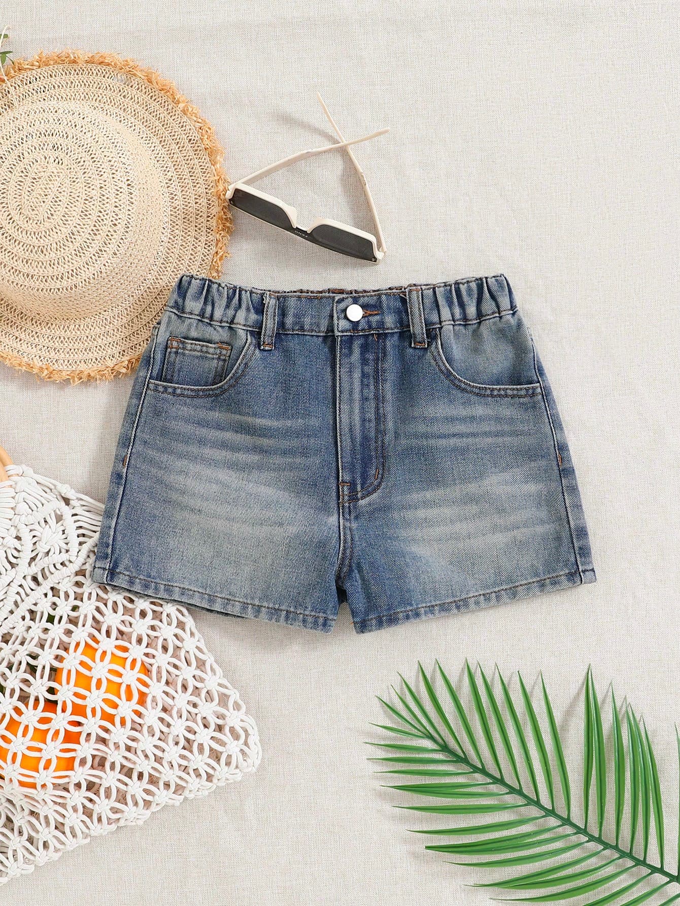 SHEIN Genkimix Kids Tween Girls Casual Medium Wash Denim Shorts With Zipper Detail And Elastic Waistband For Summer,Tops Shrot Jeans Summer Holiday