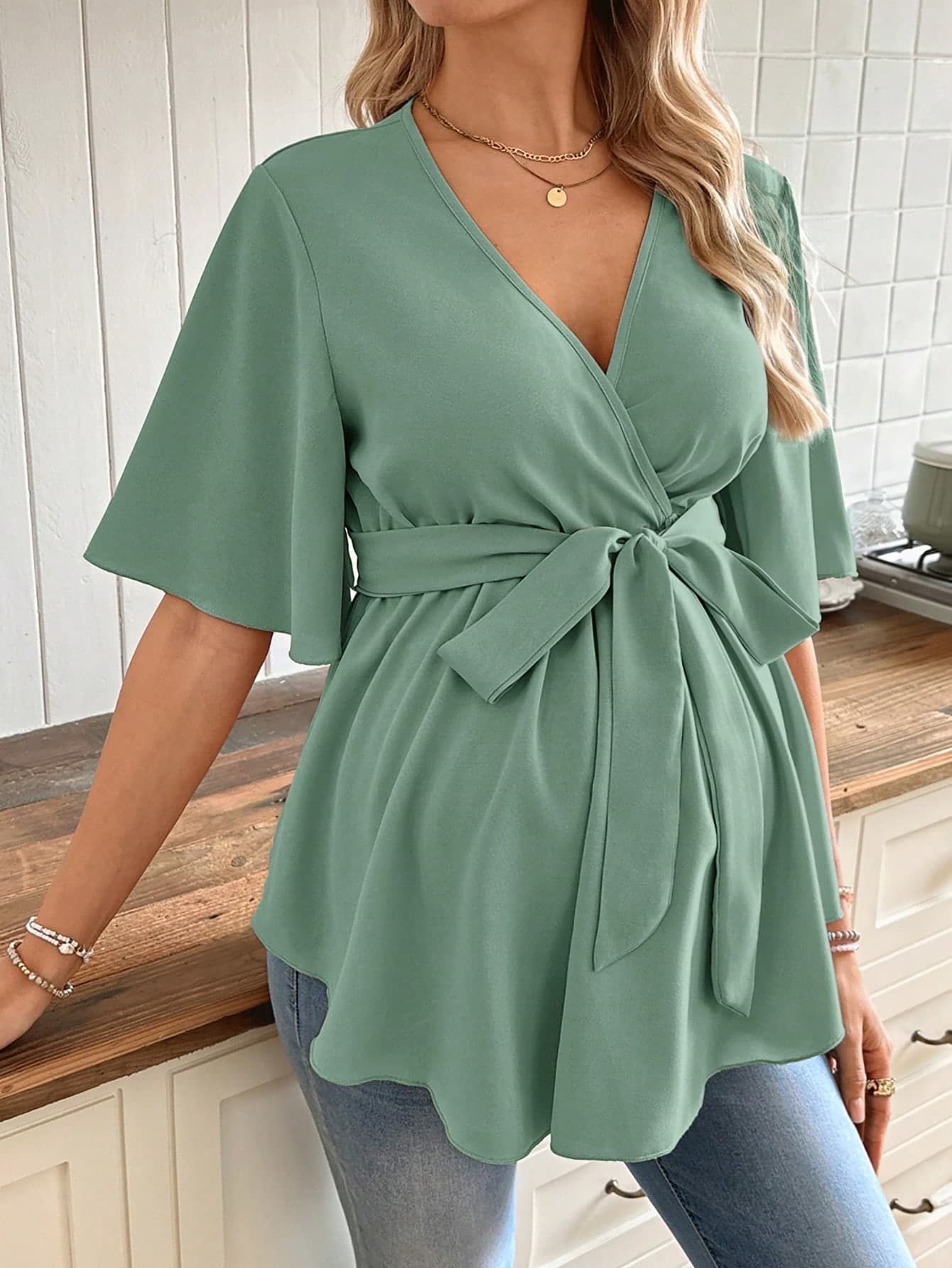 SHEIN Maternity Solid Color V-Neck Short Sleeve Shirt With Belt