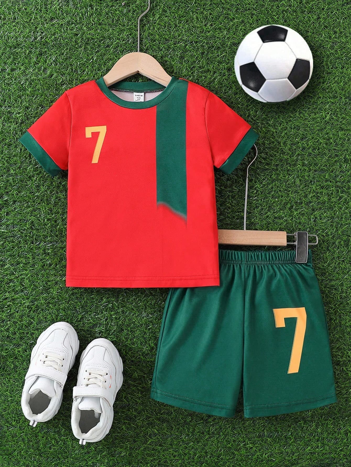 SHEIN Explorewe 2pcs/Set Young Boy's Casual Fashionable Numeric 7,23,32 Print Short Sleeve T-Shirt And Shorts Outfits,Comfortable Summer Daily Wear,Children Clothing