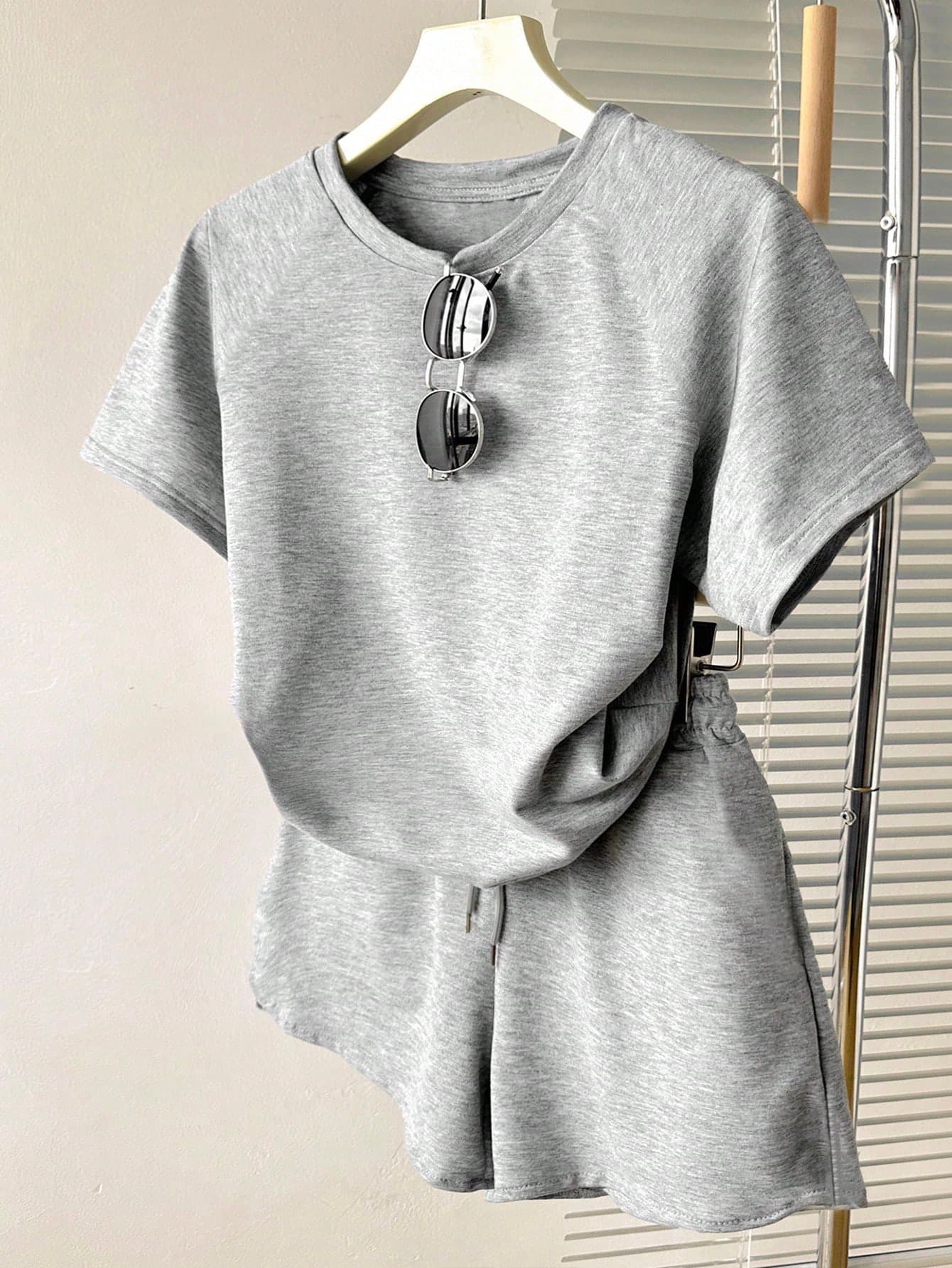 Resyla Women Round Neck Loose Short Sleeve Top And Shorts 2 Pieces Set