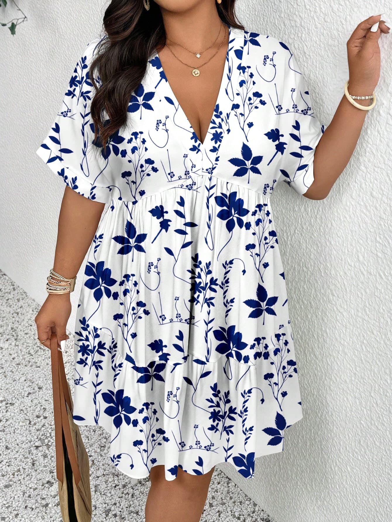 SHEIN Frenchy Plus Size Women's V-Neck Short Sleeve Casual Vacation Retro Blue And White Floral Dress, Ladies Summer Flowing Dress,Holiday Outfits For Women Chic