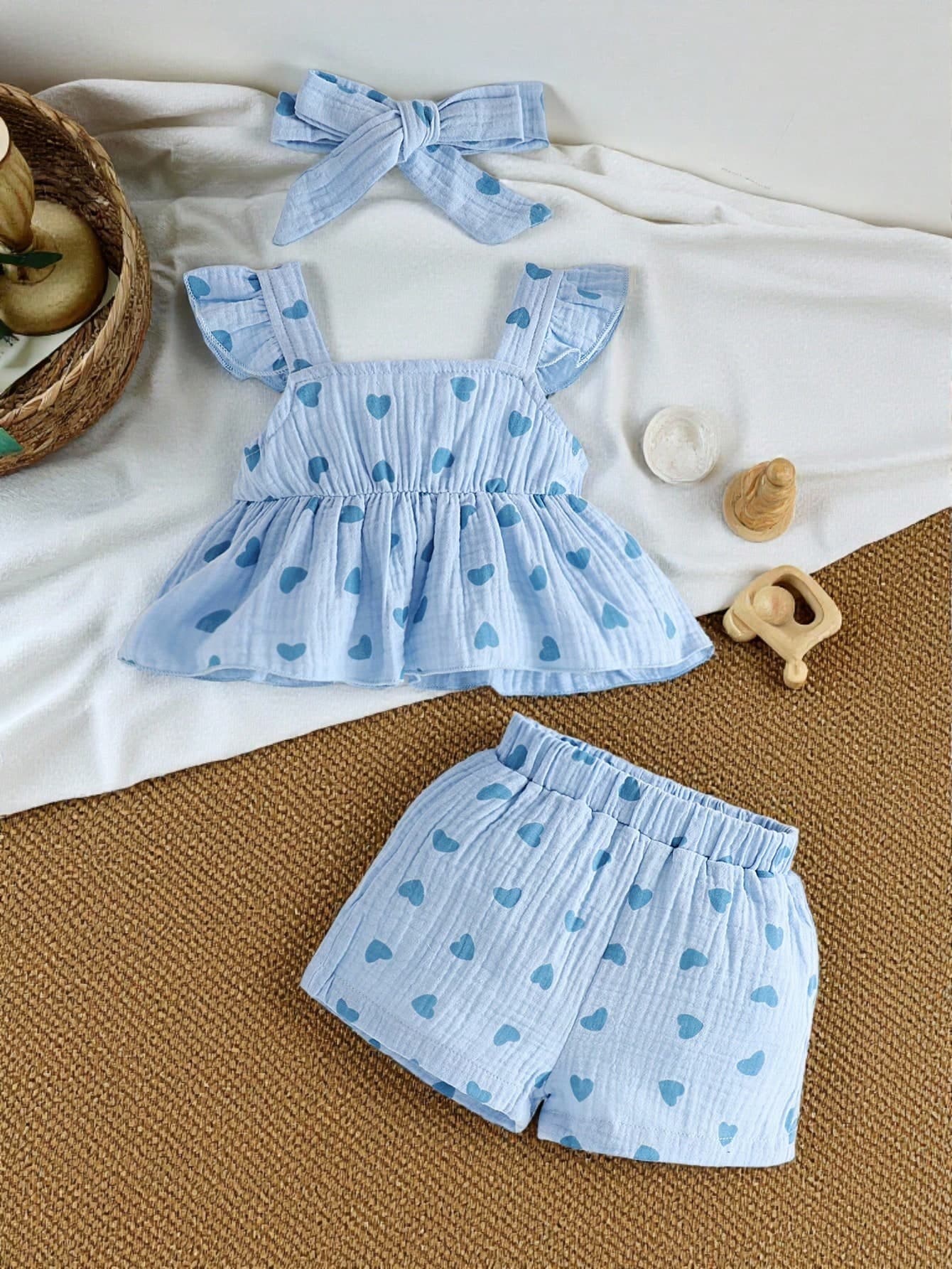 SHEIN Vintaside Kids Baby Girl Heart Print Ruffle Trim Peplum Top & Shorts