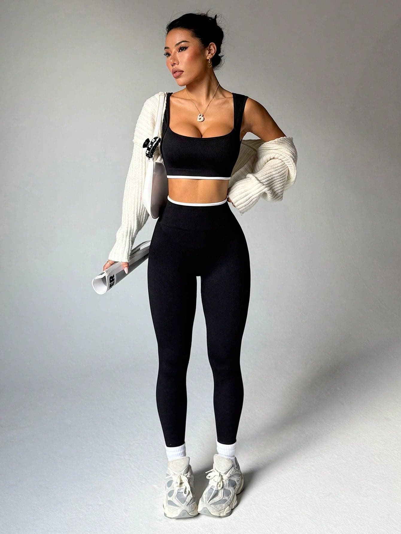 Dewbera Dewbera Women's Minimalist Contrast Trim Wireless Sports Bra And Leggings Set