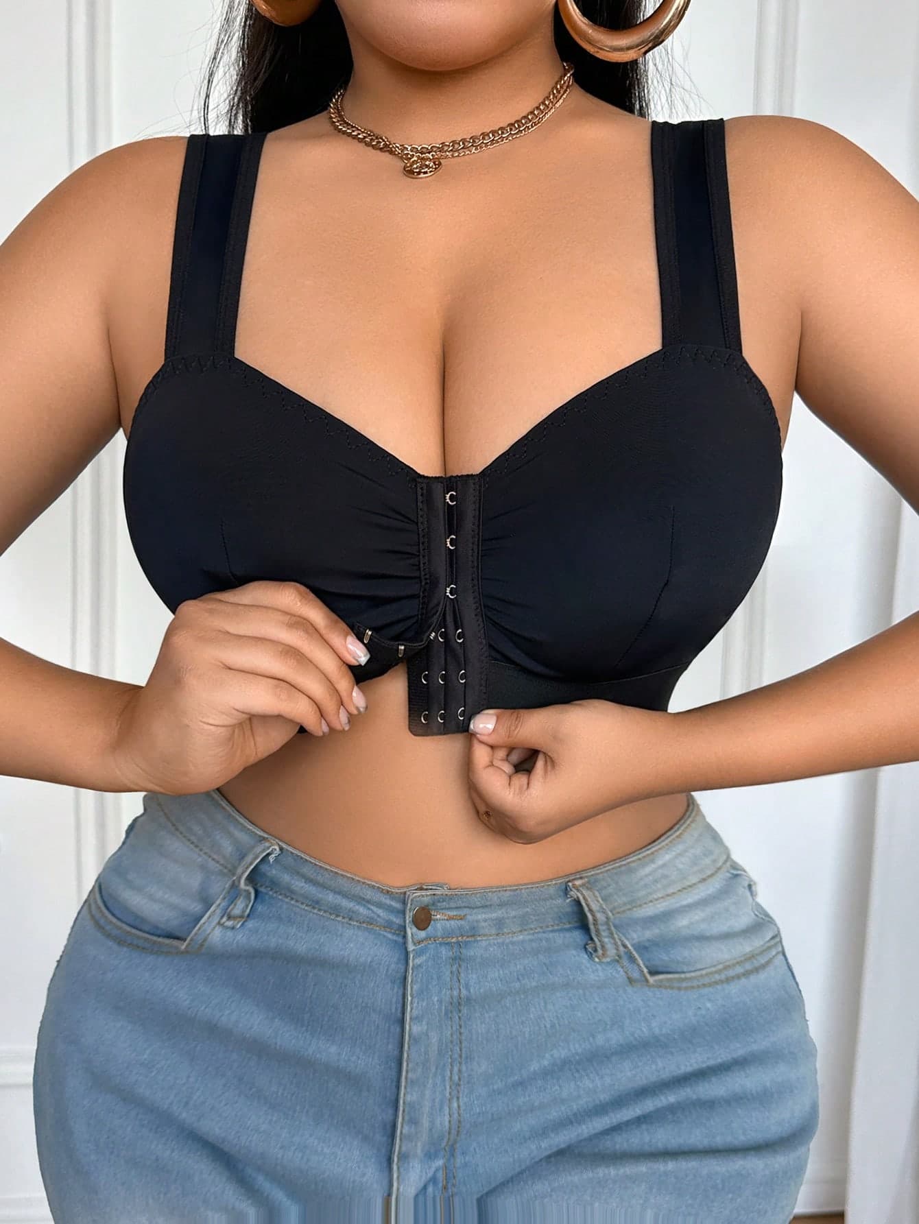 Plus Size Ruched Front Closure Wide Strap Bra