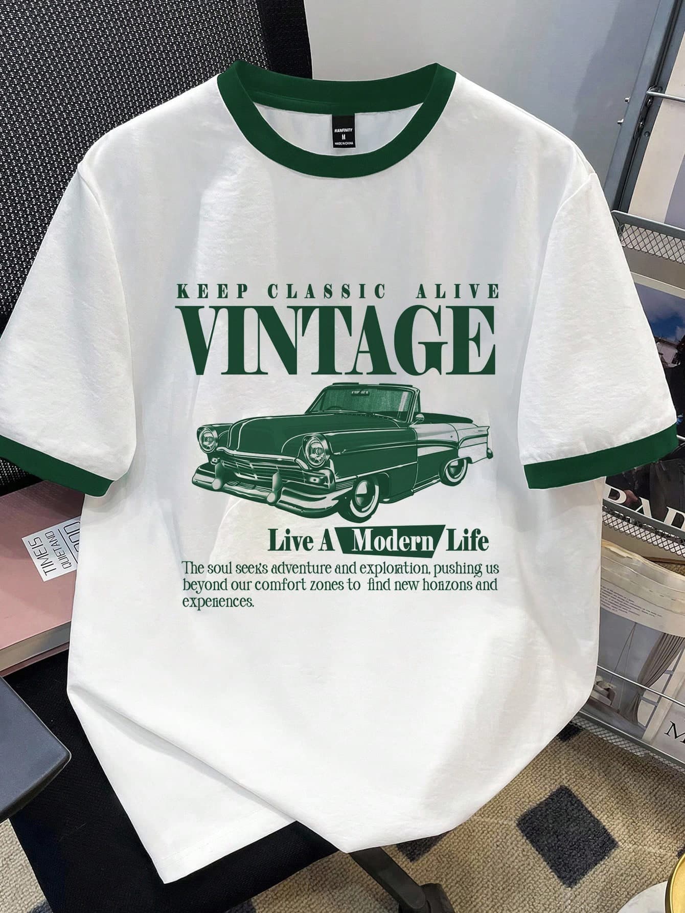 Manfinity Joysei Standard Size Men's Green Sleeve Contrast Slogan & Car Graphic Round Neck Casual T-Shirt
