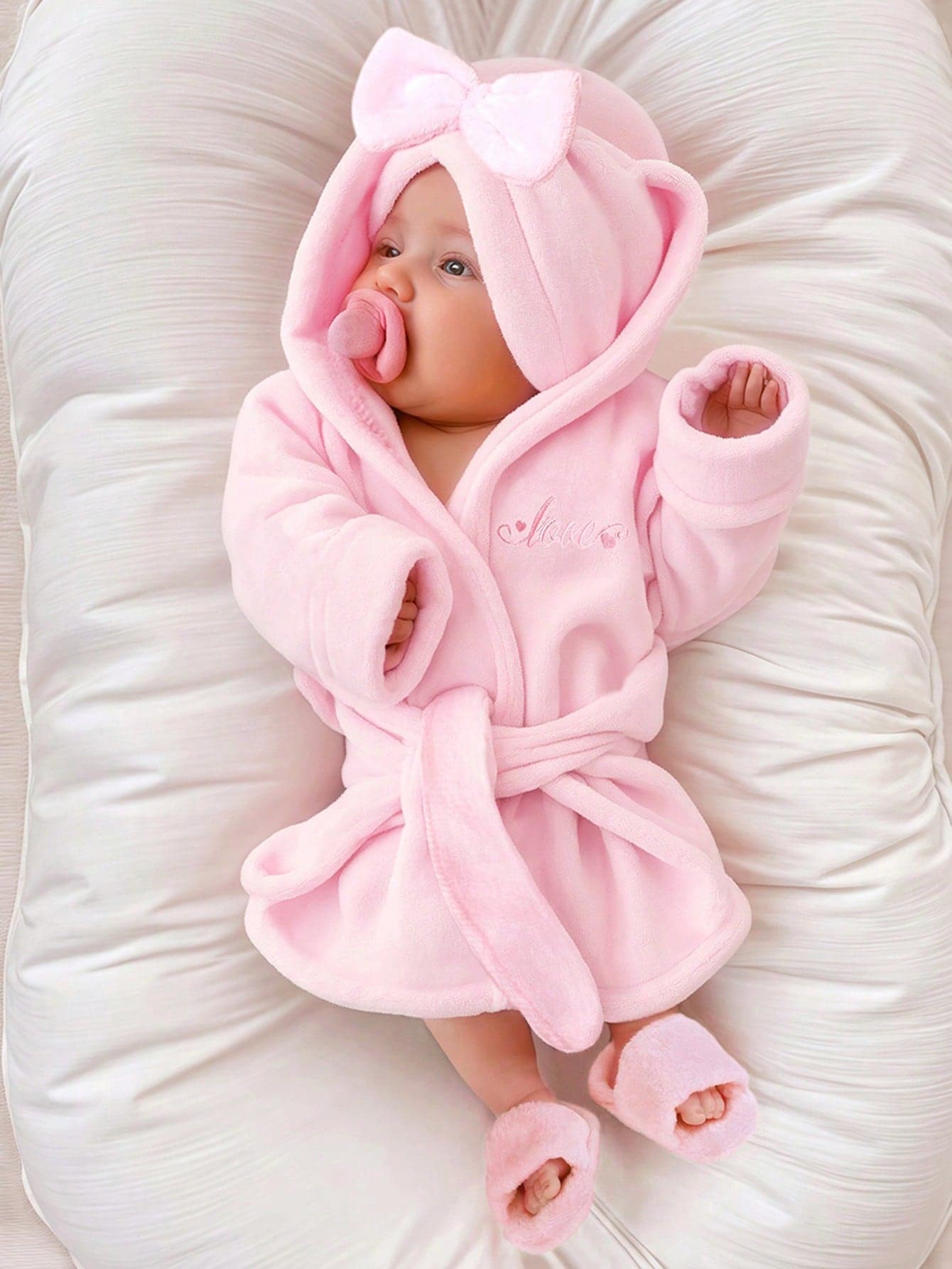 SHEIN Newborn Girl Light Pink Photography Bathrobe Set With Matching Turban Hat Mini Slippers Autumn Cute Family Matching Infant Photoshoot Outfits Props