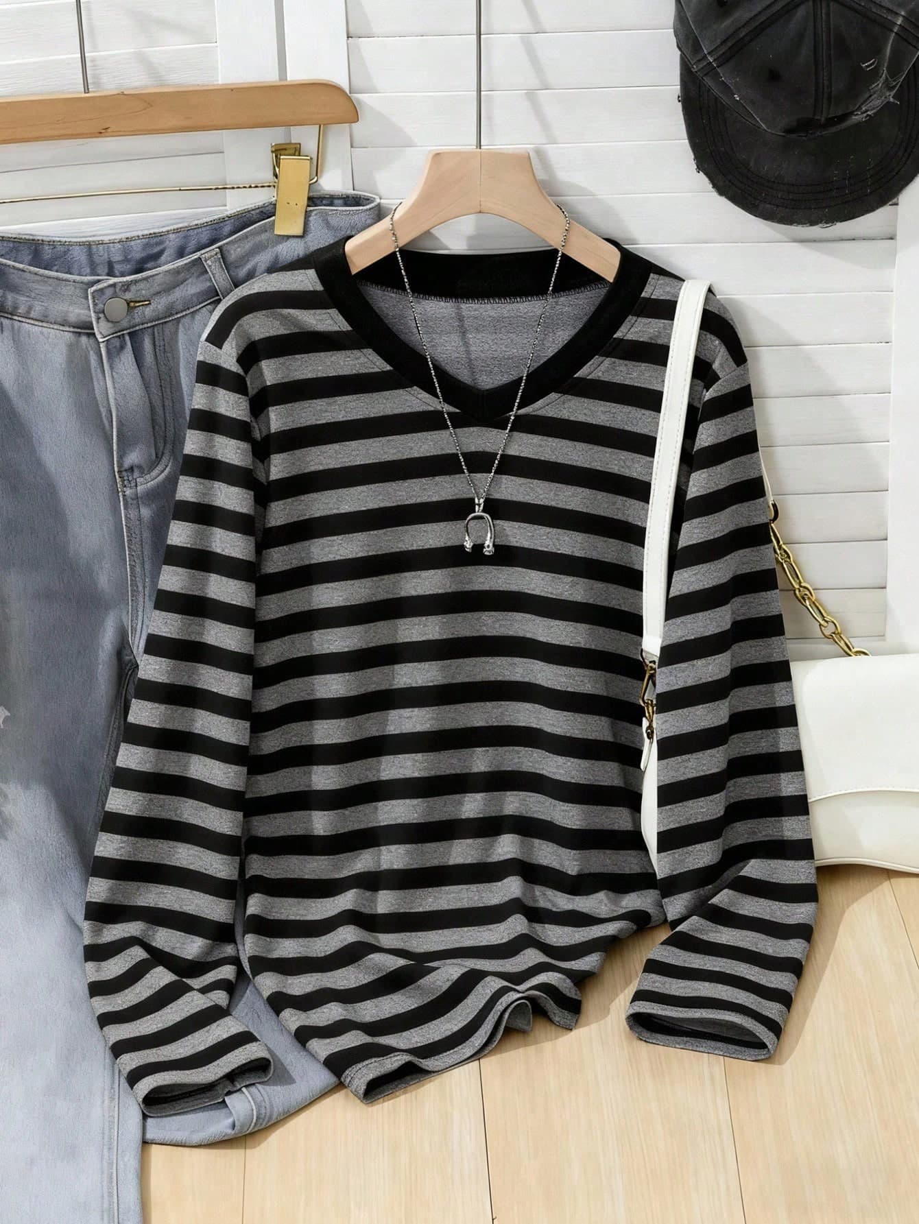 Sparklyn Teen Girls V-Neck Long Sleeve Tops,Black & White Striped Pattern Casual Tops,Y2k Ins Style Cute Versatile For Autumn,Holiday & Back-To-School Wear