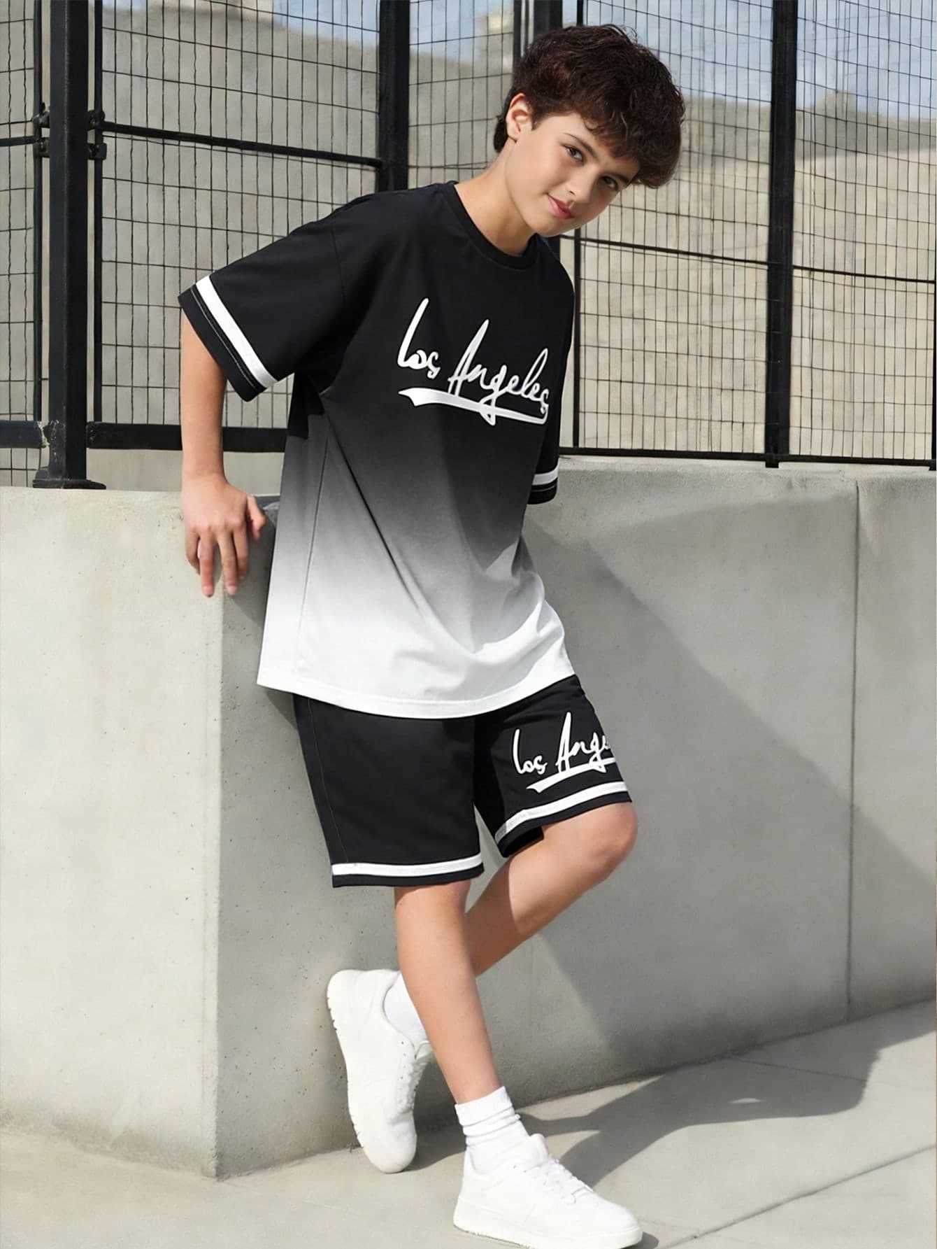SHEIN Vacaura 2pcs/Set Teenage Boys Casual Crew Neck Short Sleeve Top And Shorts Set, Summer