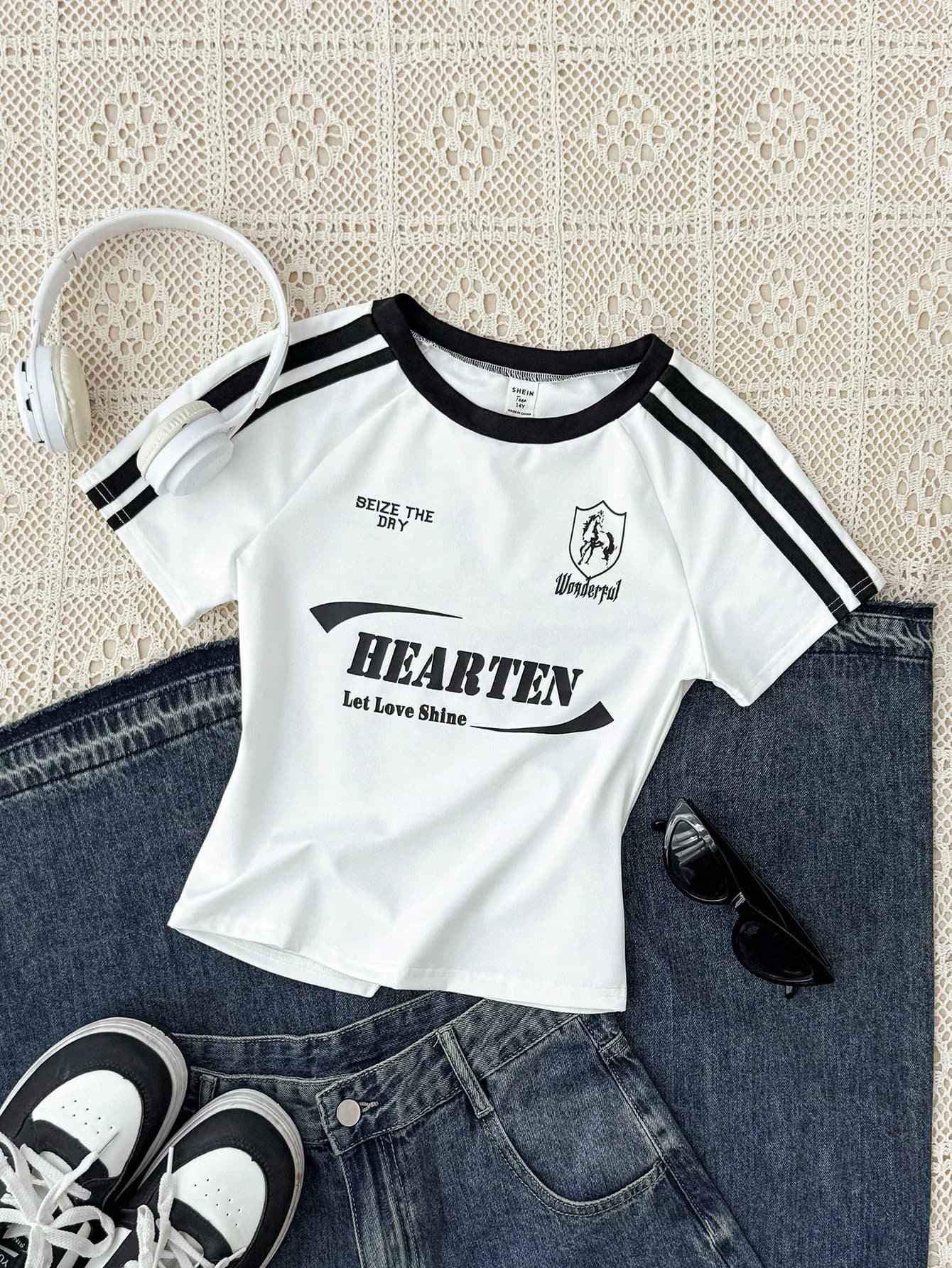 Teen Girl White Summer Streetwear Beach T-Shirt,Kids Fitted Round Neck Contrast Trim Tee With Racing Badge & Letter Graphic,Y2k Short Sleeve Outfits