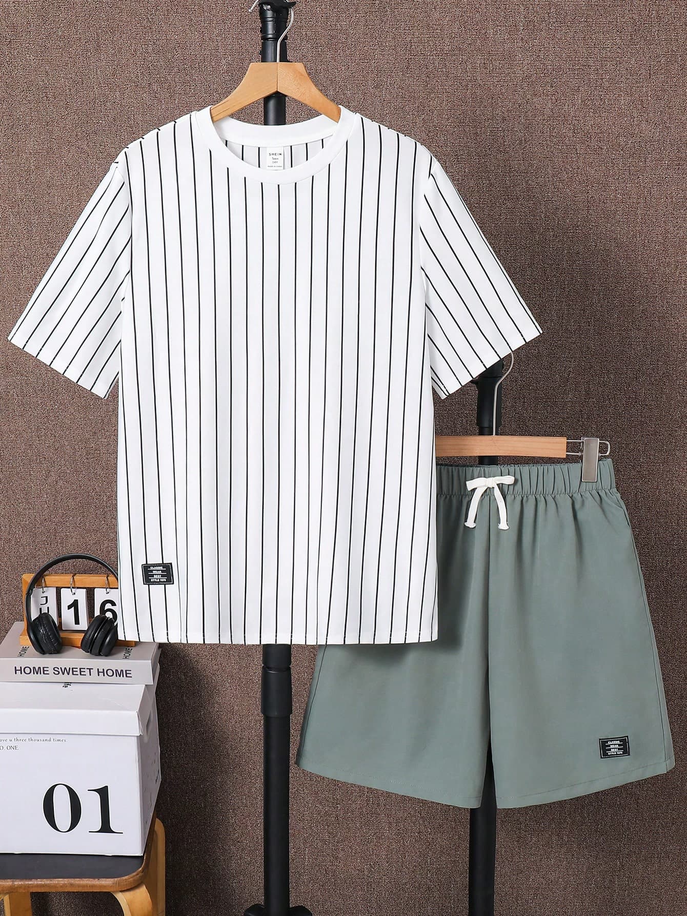 SHEIN 2pcs/Set Teen Boys' Casual Striped Graphic Crewneck T-Shirt And Shorts Set, Suitable For School, Commute, Daily Casual Wear, Sports, Spring/Summer
