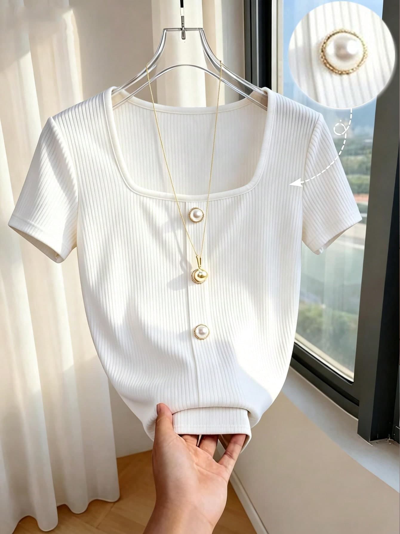 Franclia Women's White Square Neck Short-Sleeved Slim Fit T-Shirt,Elegant Summer Brunch Top,Simple Solid Color Stretch,Button Decoration,Business Wear