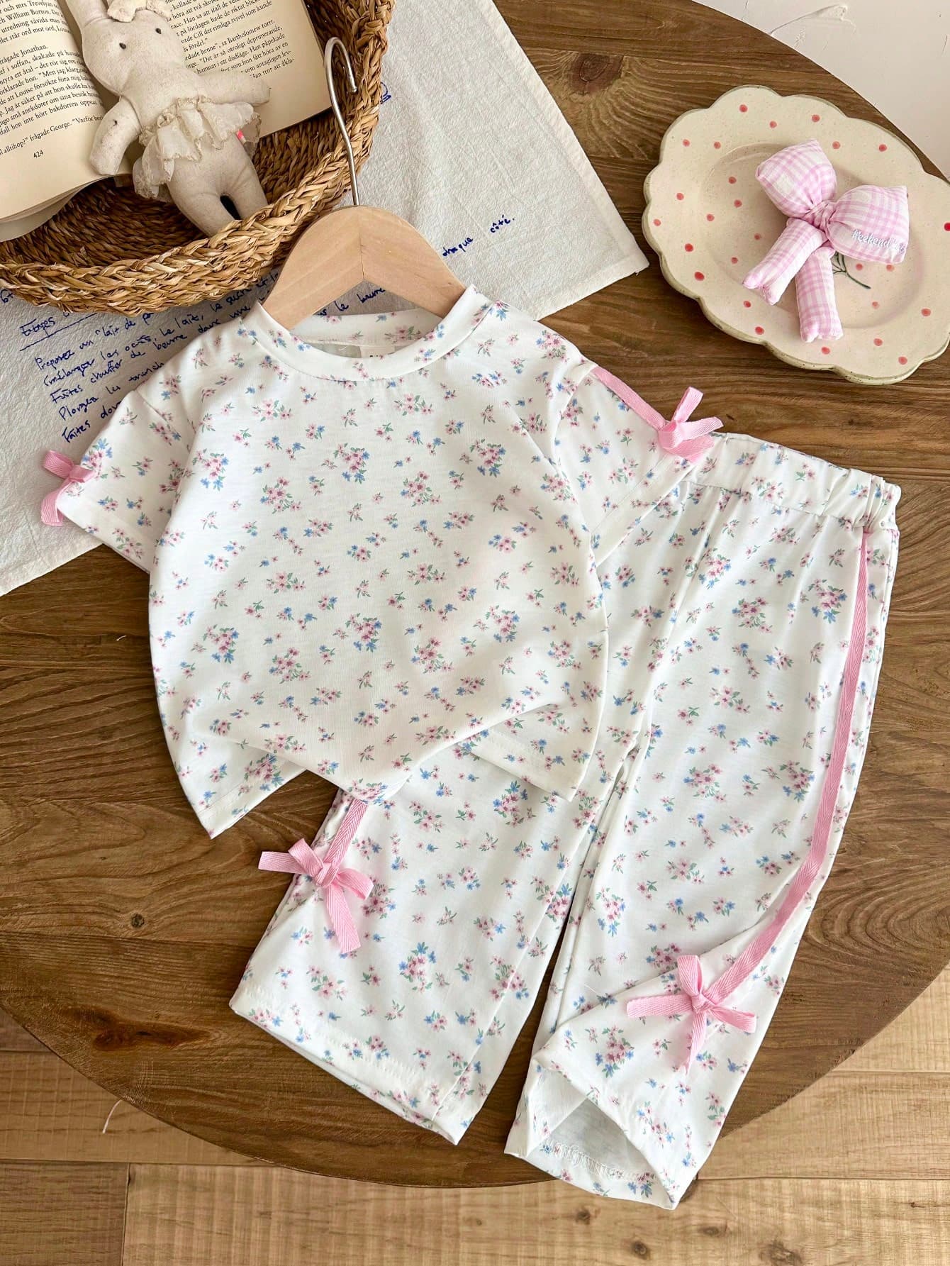 SHEIN 2pcs/Baby Girl's Summer Casual Two Pieces Set: Short-Sleeved Casual Floral Print Patchwork Top With Ribbon Bow And Long Pants