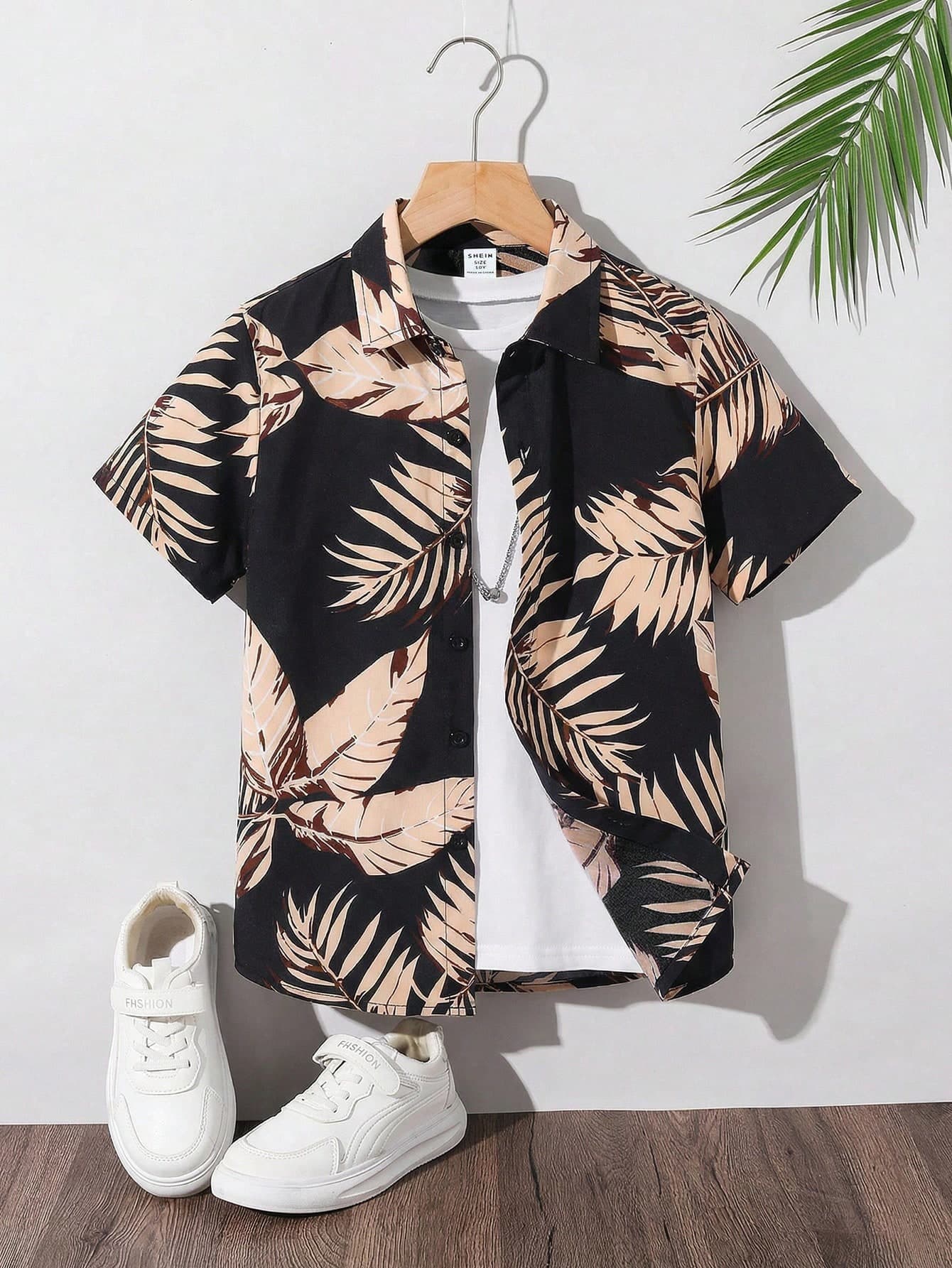 SHEIN Tween Boy Casual Striped Print Pattern Turndown Collar Button-Up Short Sleeve Woven Shirt