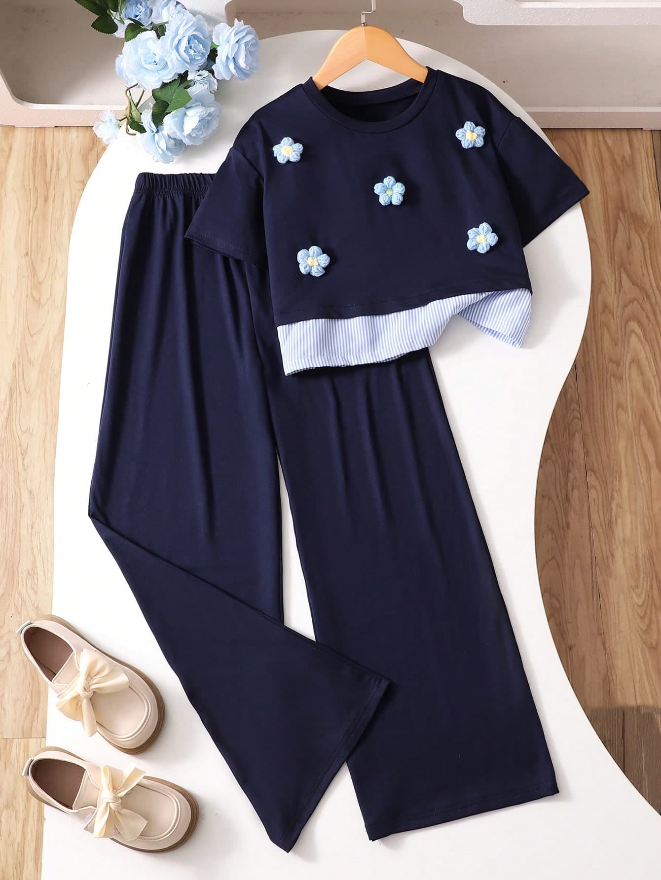 SHEIN 2pcs/Set Girls Floral All-Over Print T-Shirt And High Waist Textured Wide Leg Pants Set