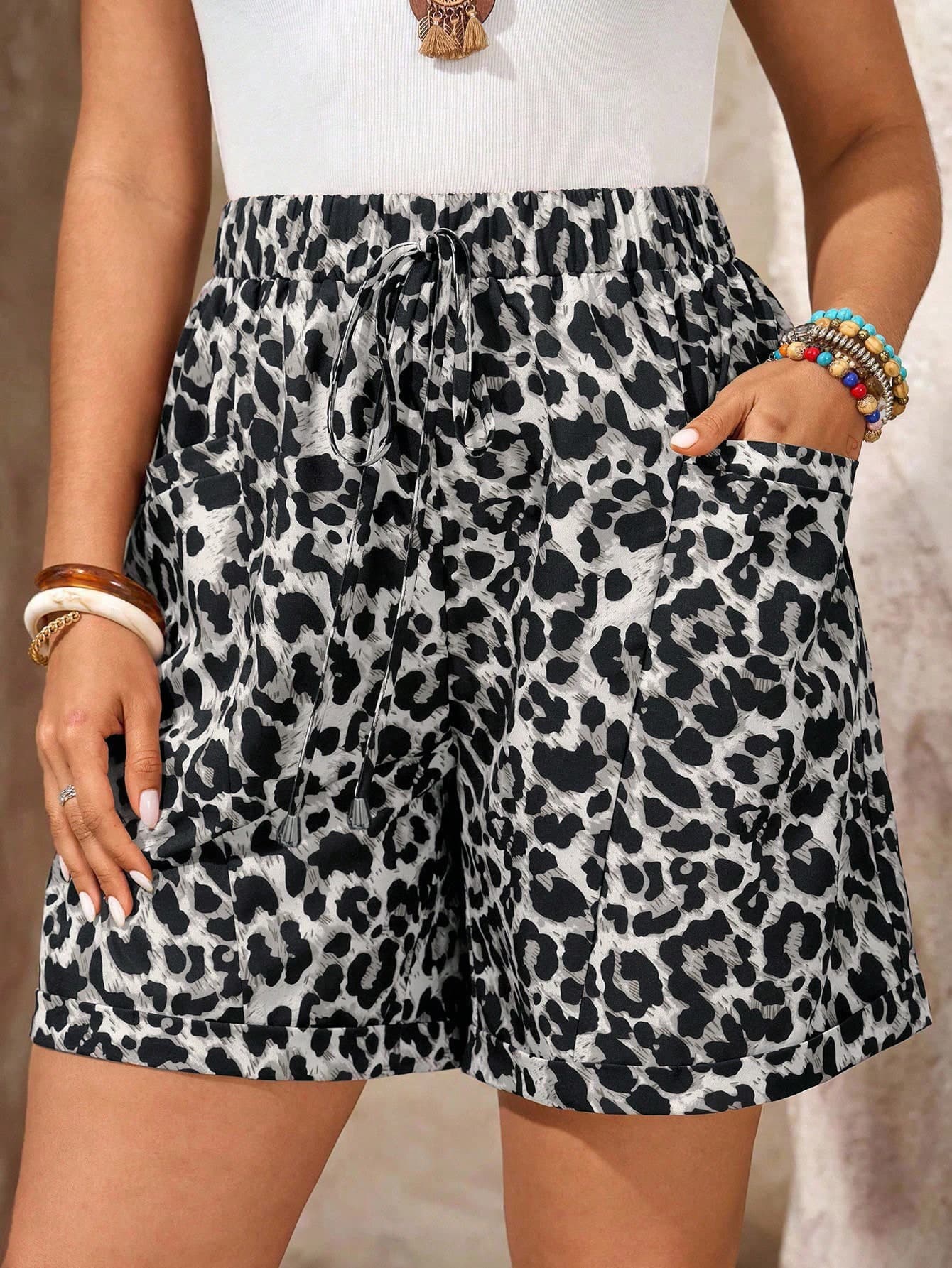 EMERY ROSE Plus Size Leopard Print Pocket Drawstring Loose Casual Shorts, Versatile For Summer