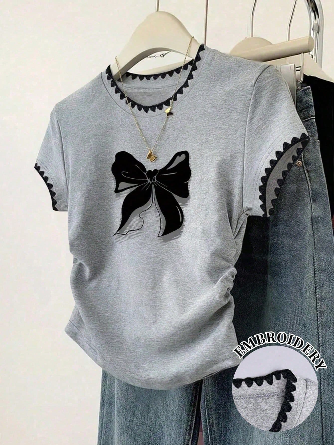 Plus Size Women Summer New Graphic Design Gray Bowknot Dog Tooth Embroidery Slim Fit Casual T-Shirt, Suitable For Back To School, Teacher's Day