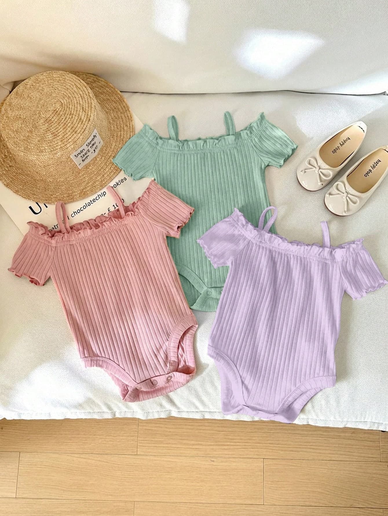 SHEIN LMoss Kids 3pcs/Set Newborn Baby Girl Casual Cute Minimalist Solid Color Off-Shoulder Short Sleeve Bodysuit, Baby Girl