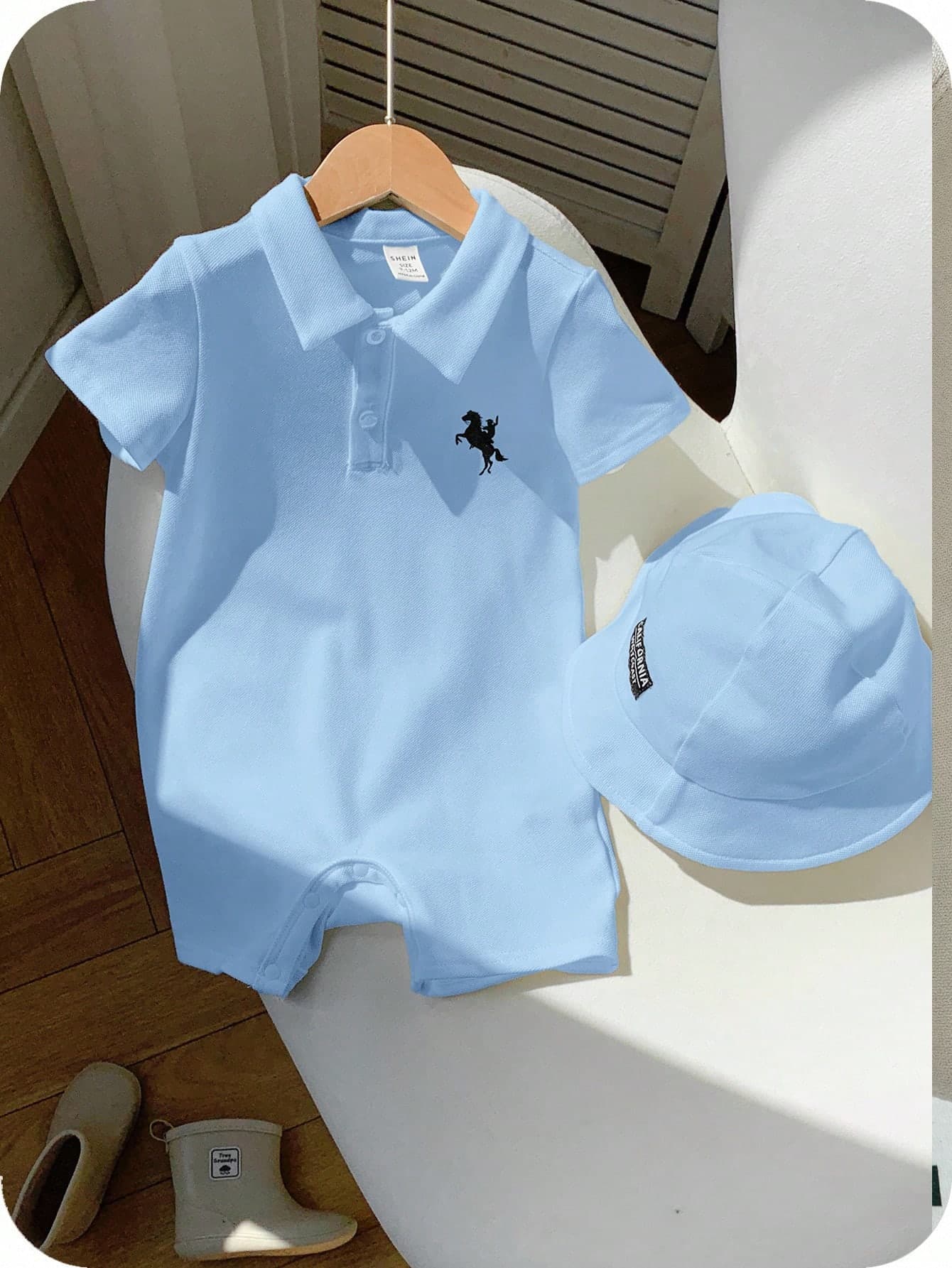 SHEIN 2pcs/Set Newborn Baby Boy/Girl Collegiate Horse Print Short Sleeve Polo Romper & Sun Hat,Baby Blue,Summer,Casual,Family Matching Comfortable Outfit