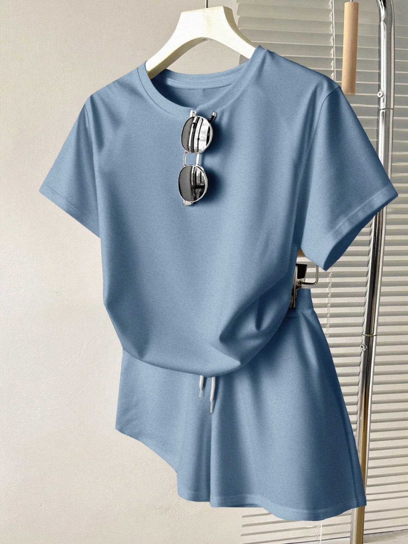 Resyla Women's Solid Color Round Neck Short Sleeve Top And Drawstring Waist Shorts Casual Daily Outfit