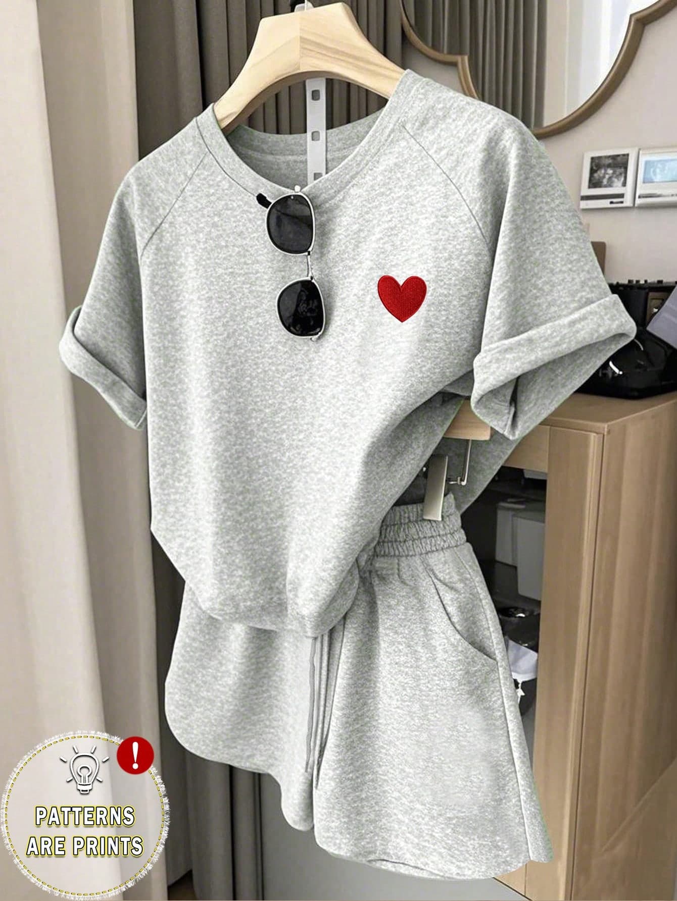 1 Set Tween Girls Casual Comfortable Fashion Minimalist Versatile Creative Cute Embroidered Heart Pattern Raglan Sleeve Top And Shorts Summer Outfits