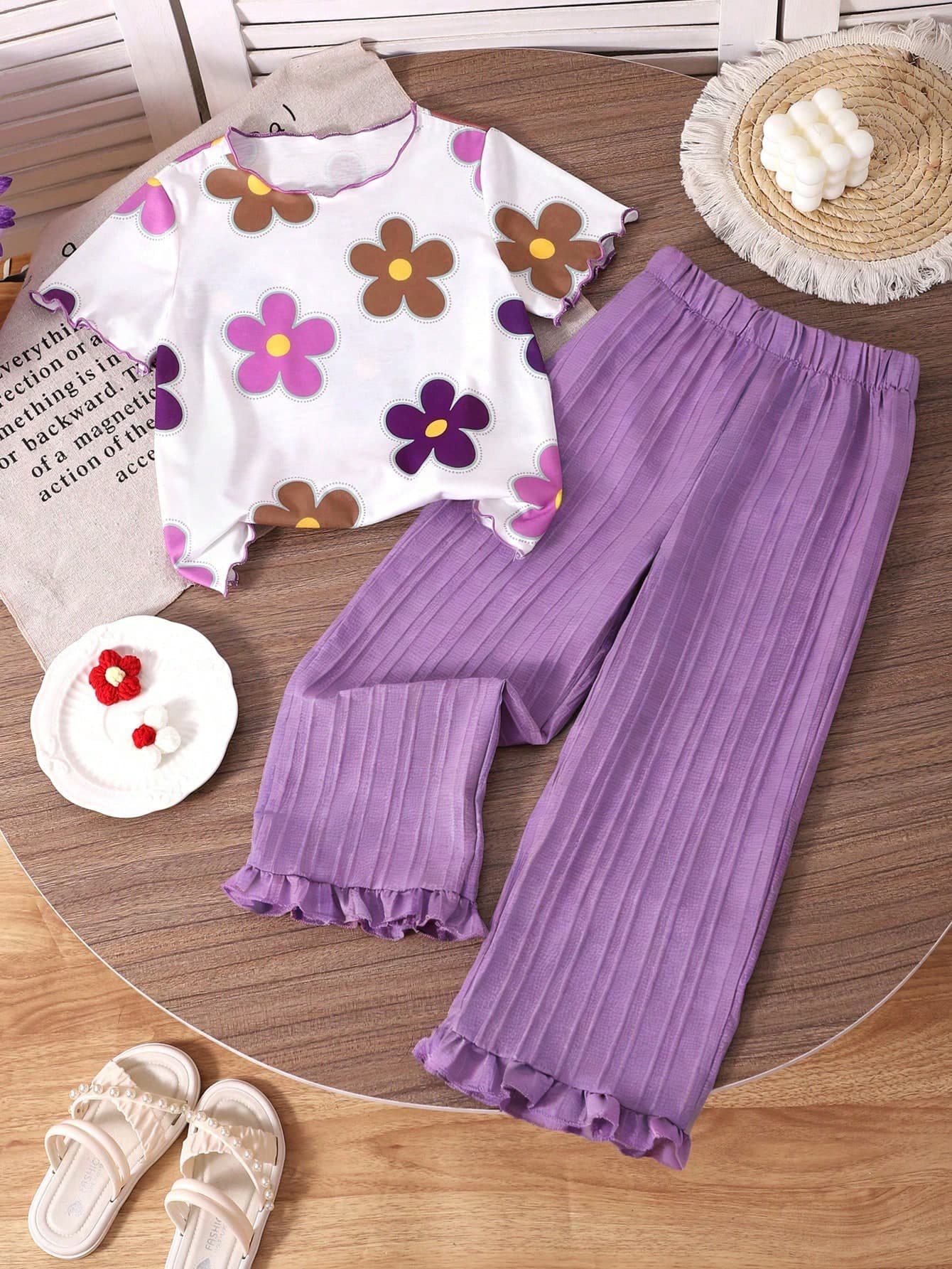 SHEIN Genkimix Kids Young Girl Floral Print Round Neck Short Sleeve T-Shirt And Pleated Pants Casual Outfit