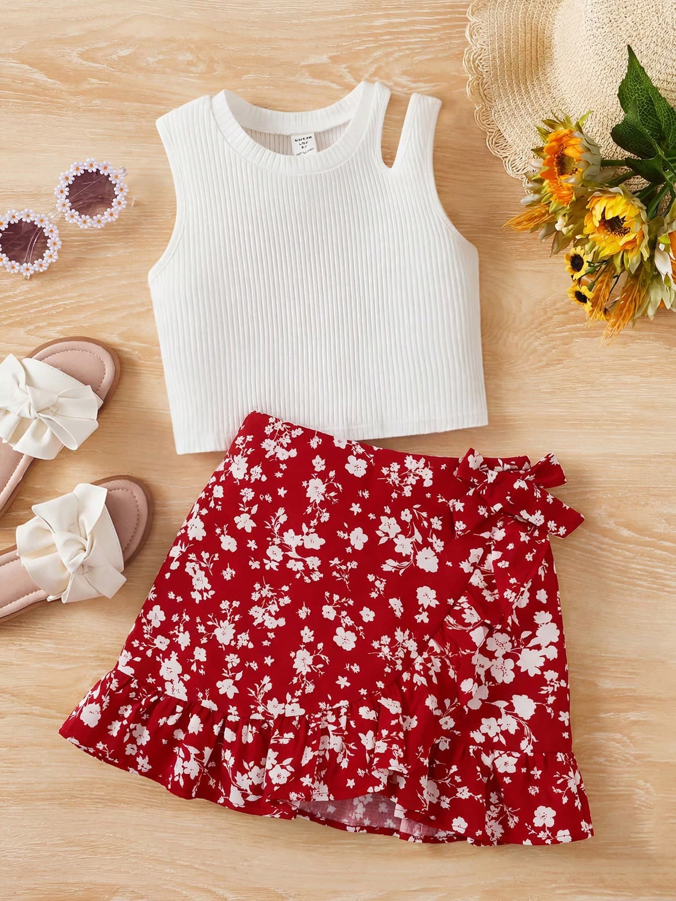 SHEIN Young Girl Casual Comfortable Solid Color Tank Top Paired With Floral Mini Skirt 2-Piece Set Young Girls Outfit Sets Girl Outfit Sets Summer