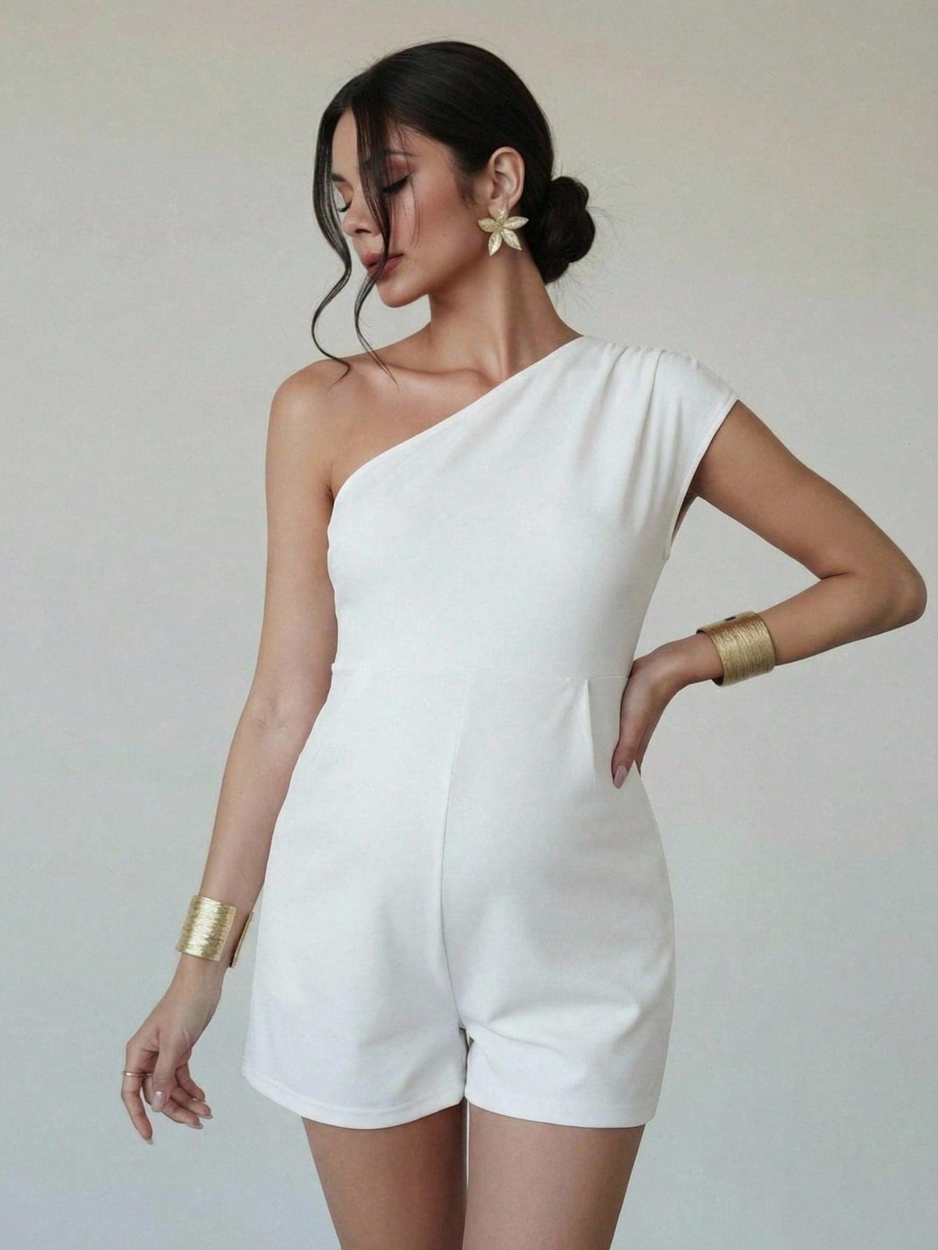 SHEIN Elegant White Summer Maternity Jumpsuit For Pregnant Women,Sleeveless Solid Color Baby Shower Clothes For Comfortable Commuting