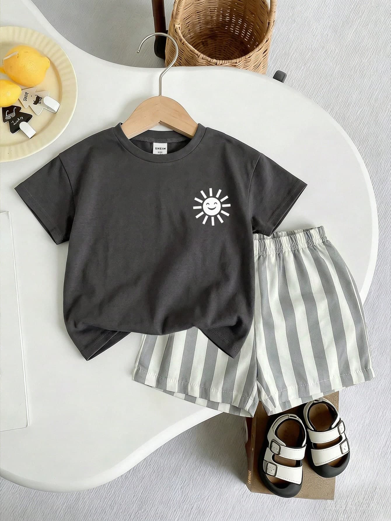 SHEIN Playful Pals 2pcs/Set Baby Boys' Summer Vacation White Sun Graphic T-Shirt And Elastic Waist Striped Shorts Casual Beach Holiday Outfit For Infants & Toddlers