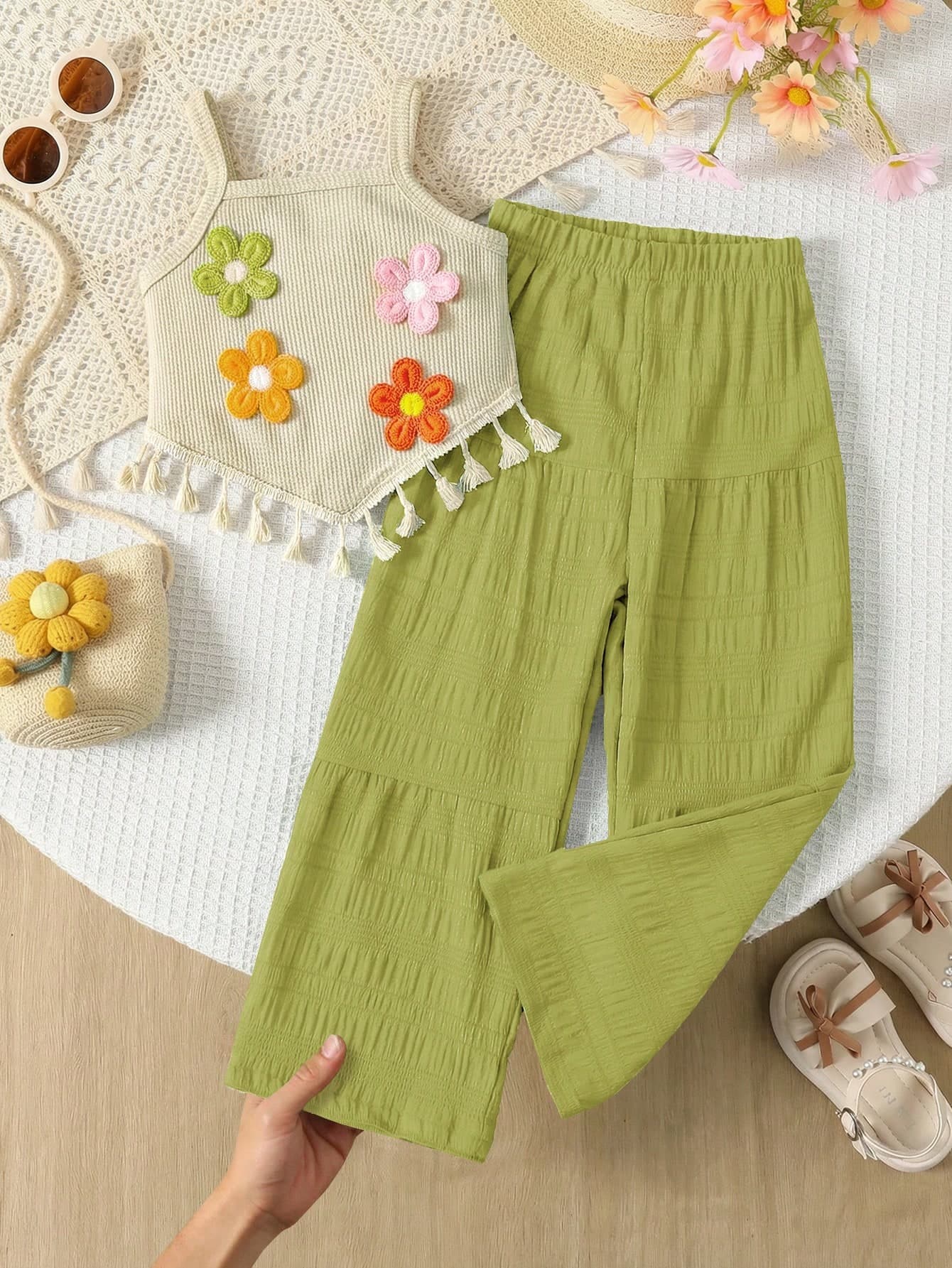 SHEIN Genkimix Kids 2pcs/Set Girls' Summer Creative 3D Embroidery Decor Camisole With Asymmetrical Hem & Casual Pants Set