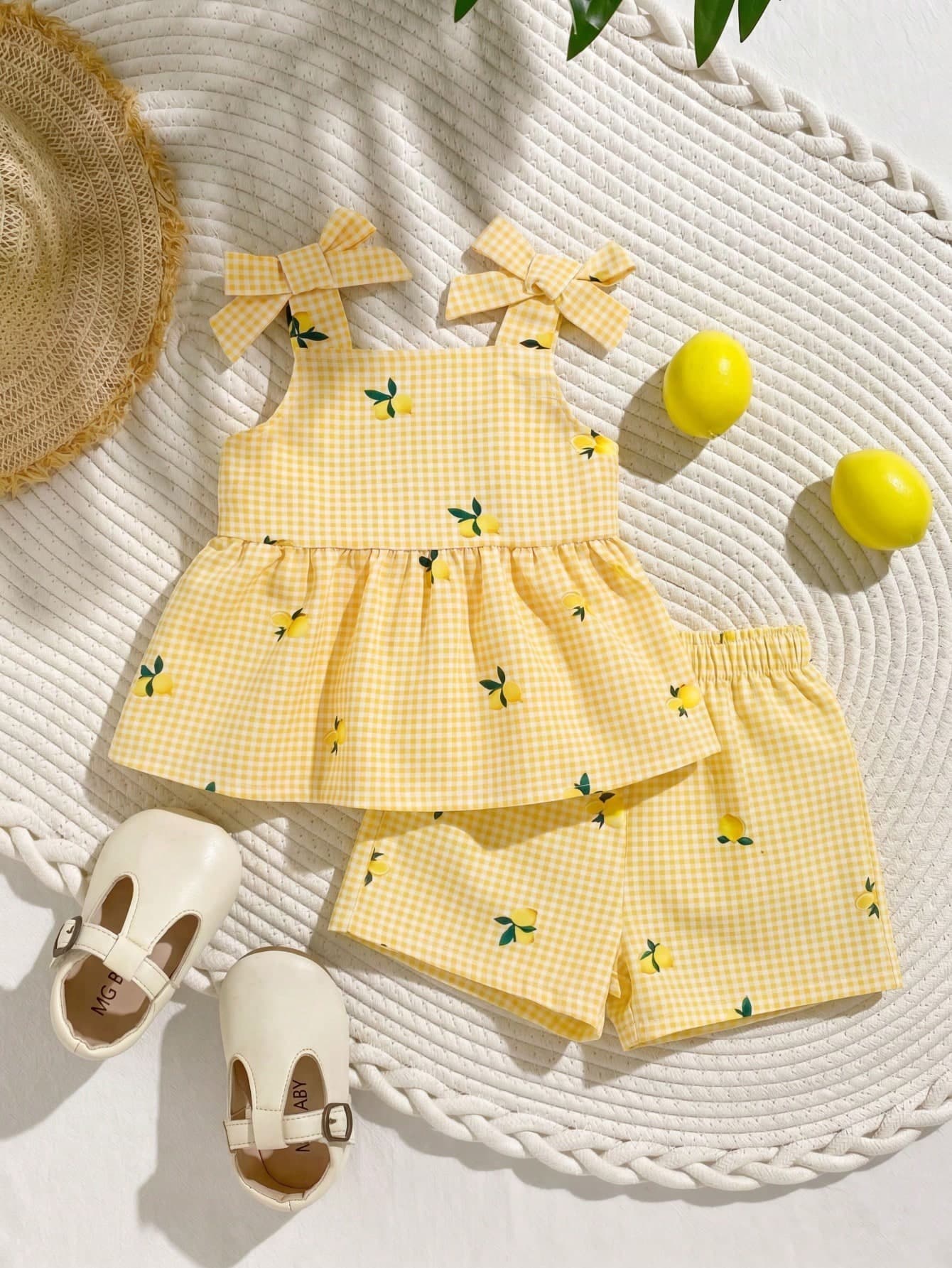 SHEIN Playful Pals 2pcs Baby Girl Red And White Plaid Summer Cute Vacation Holiday Lemon Print Camisole Top Shorts Set