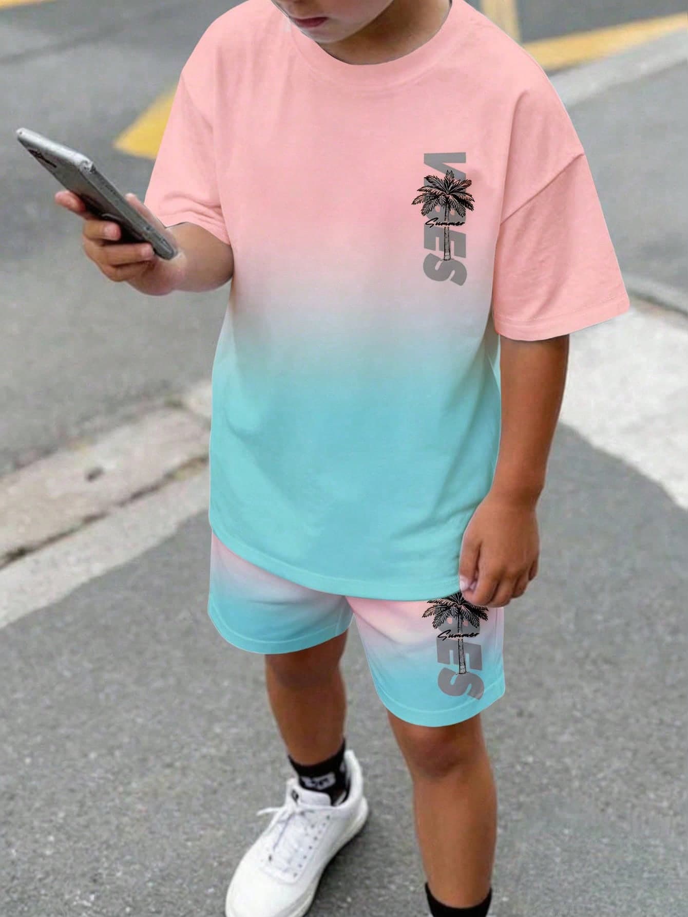 SHEIN Tween Boy Pink And White Ombre Palm Tree Print Crew Neck T-Shirt And Shorts Set,Summer Casual Vacation Holiday Kids Minimalist Fashion Clothing Set