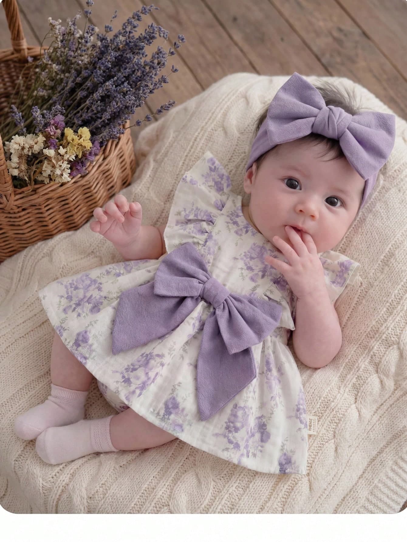 SHEIN Newborn Baby Embroidered Fabric Bow Decor Ruffle Short Sleeve Bodysuit